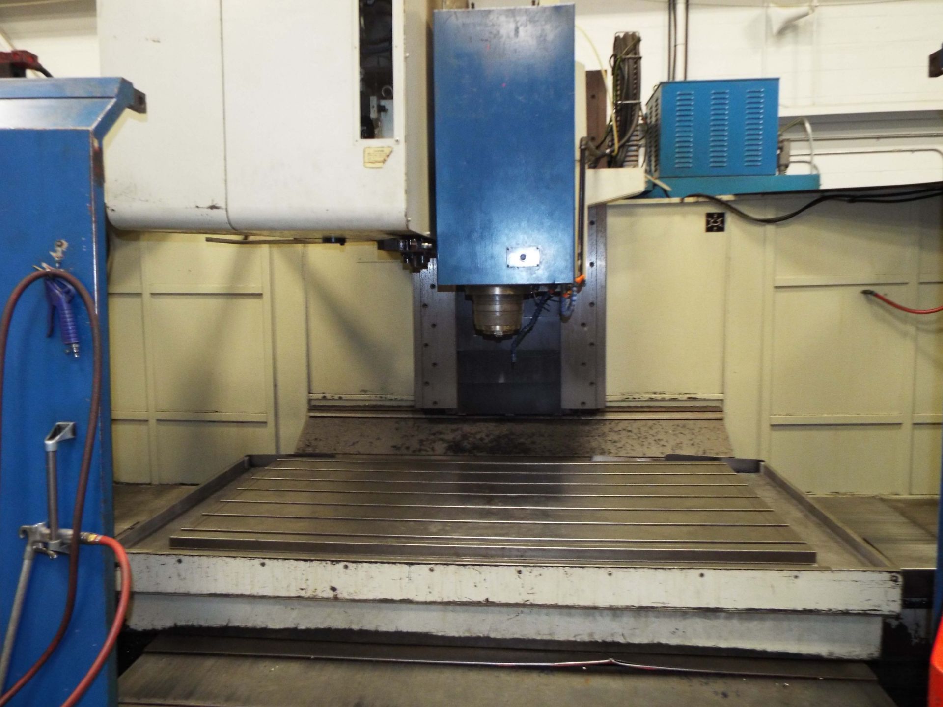 EUMACH (2000) MC-2150P CNC VERTICAL MACHINING CENTER WITH SELCA CNC CONTROL, 86" X 43" TABLE, - Image 5 of 9