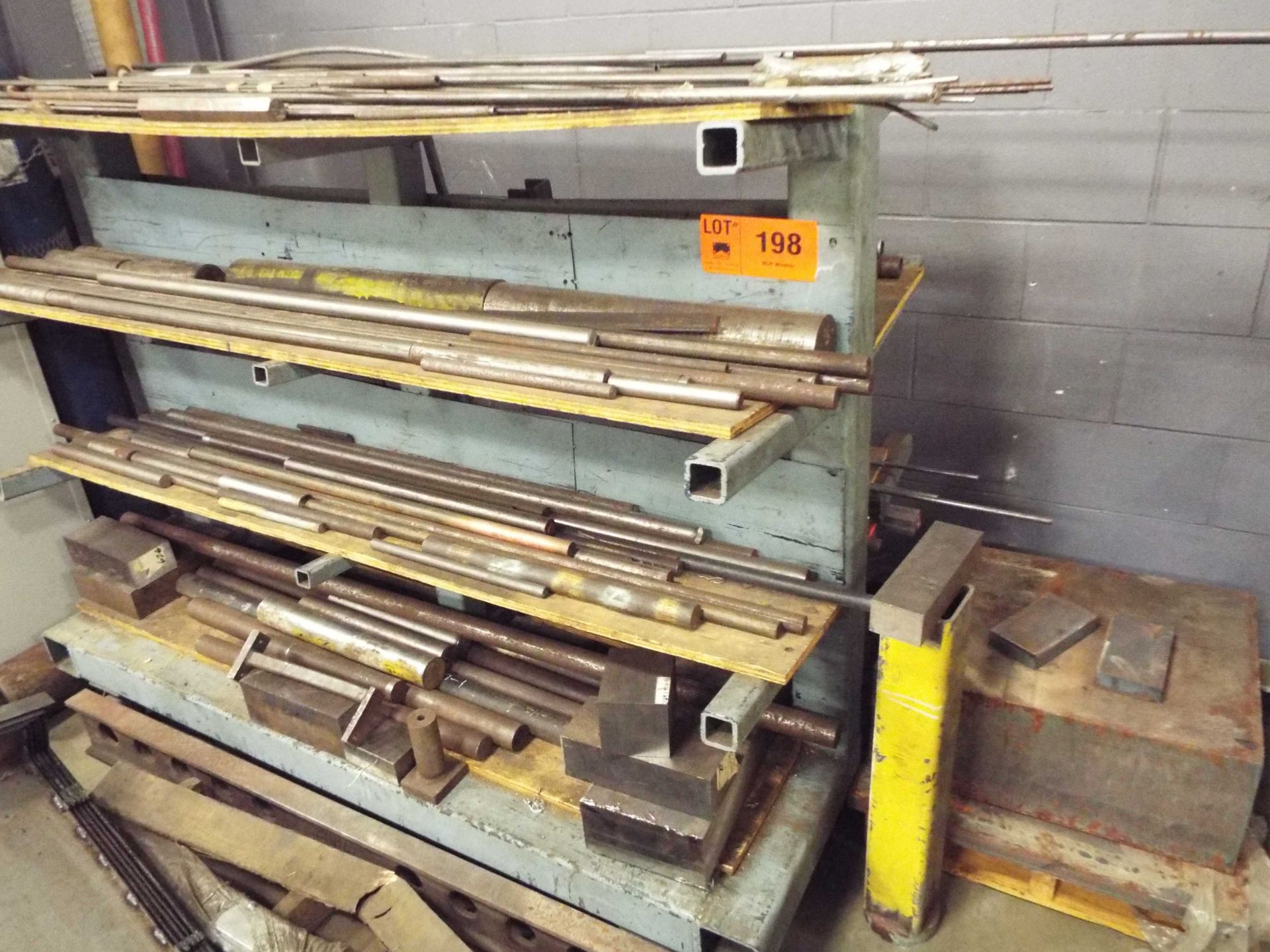 LOT/ MATERIAL RACK WITH SURPLUS MATERIALS