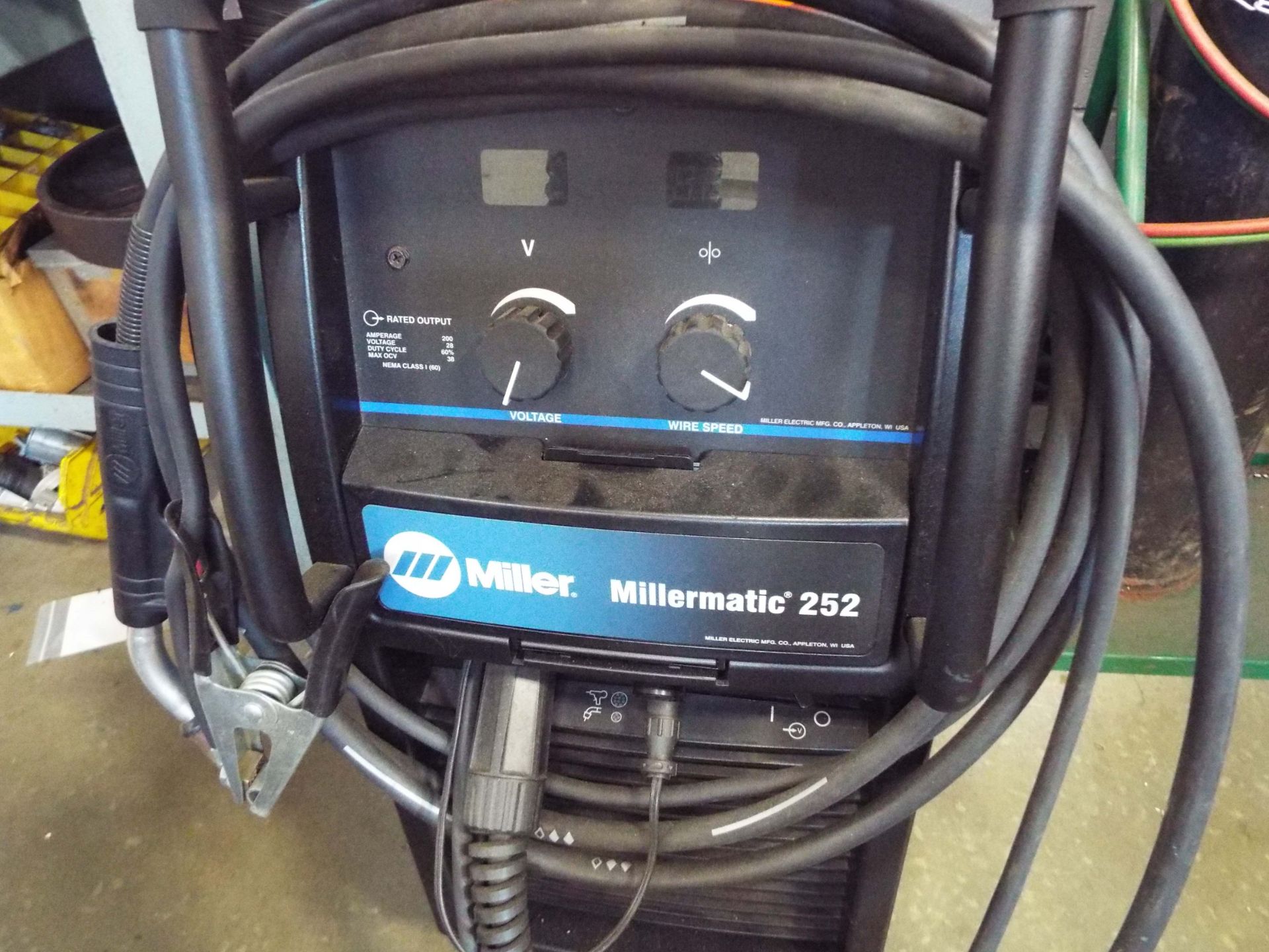 MILLER MILLERMATIC 252 PORTABLE DIGITAL MIG WELDER WITH CABLES AND GUN, 230-460-575V/1PH/60HZ, S/N - Image 3 of 5