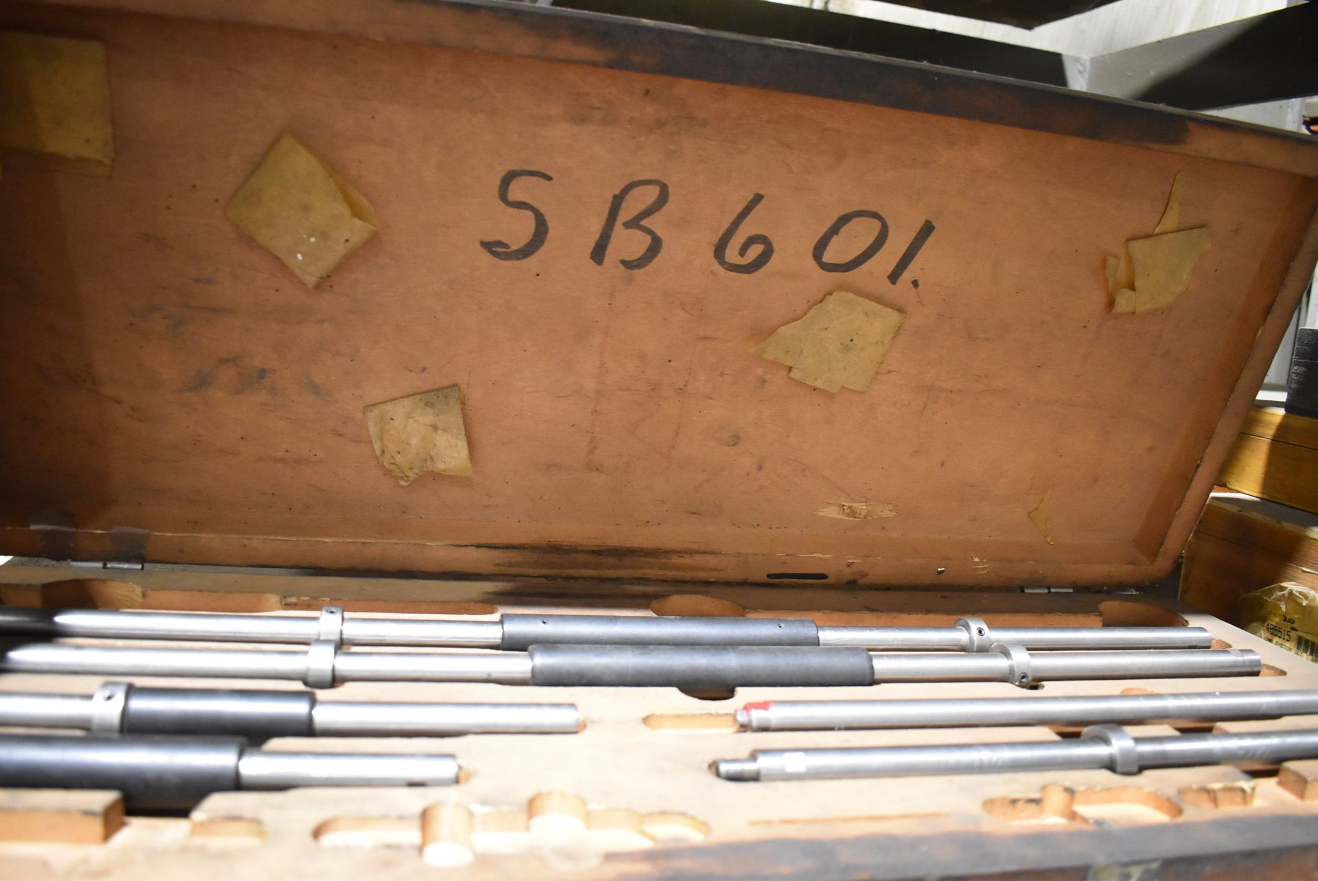 LOT/ STEEL RACK WITH INSPECTION EQUIPMENT - INCLUDING OUTSIDE MICROMETERS, INSIDE MICROMETERS, - Image 5 of 8