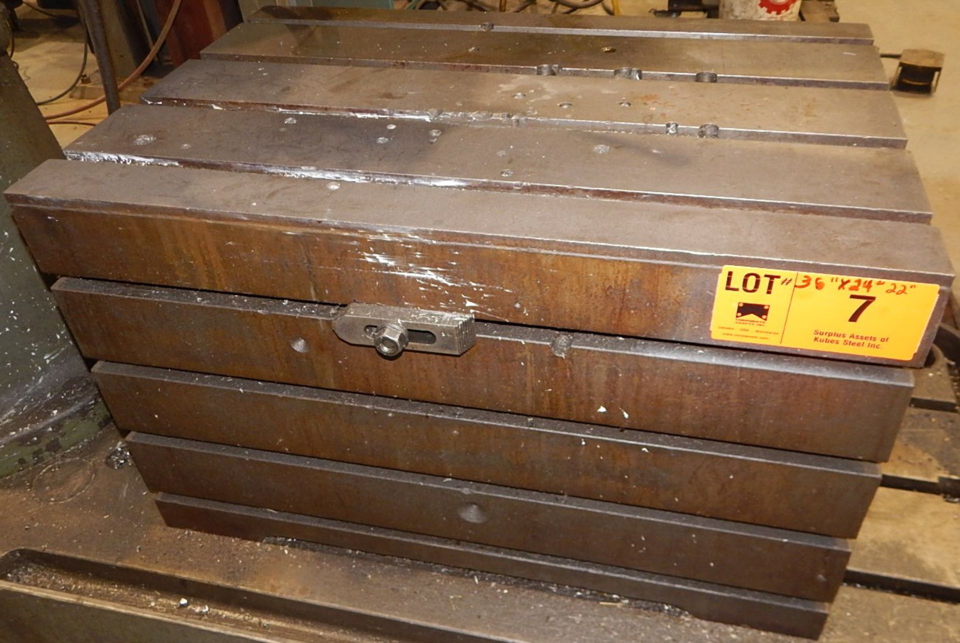 36"X22"X24" T-SLOT BOX TABLE (CI) [RIGGING FEE FOR LOT #7 - $25 CAD PLUS APPLICABLE TAXES]