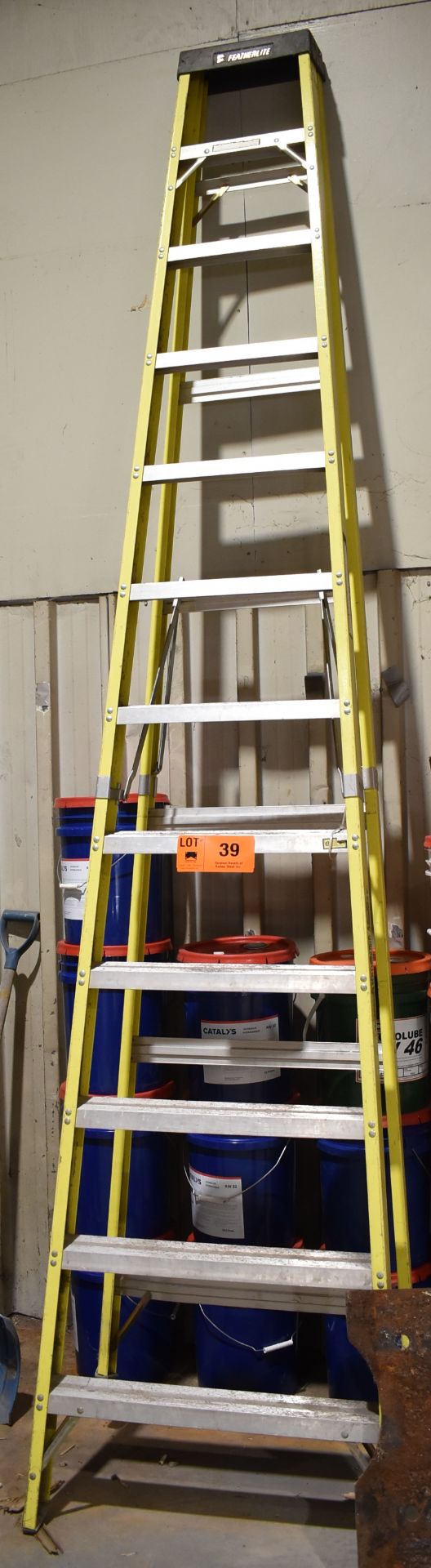 LOT/ (3) FIBREGLASS A-FRAME LADDERS