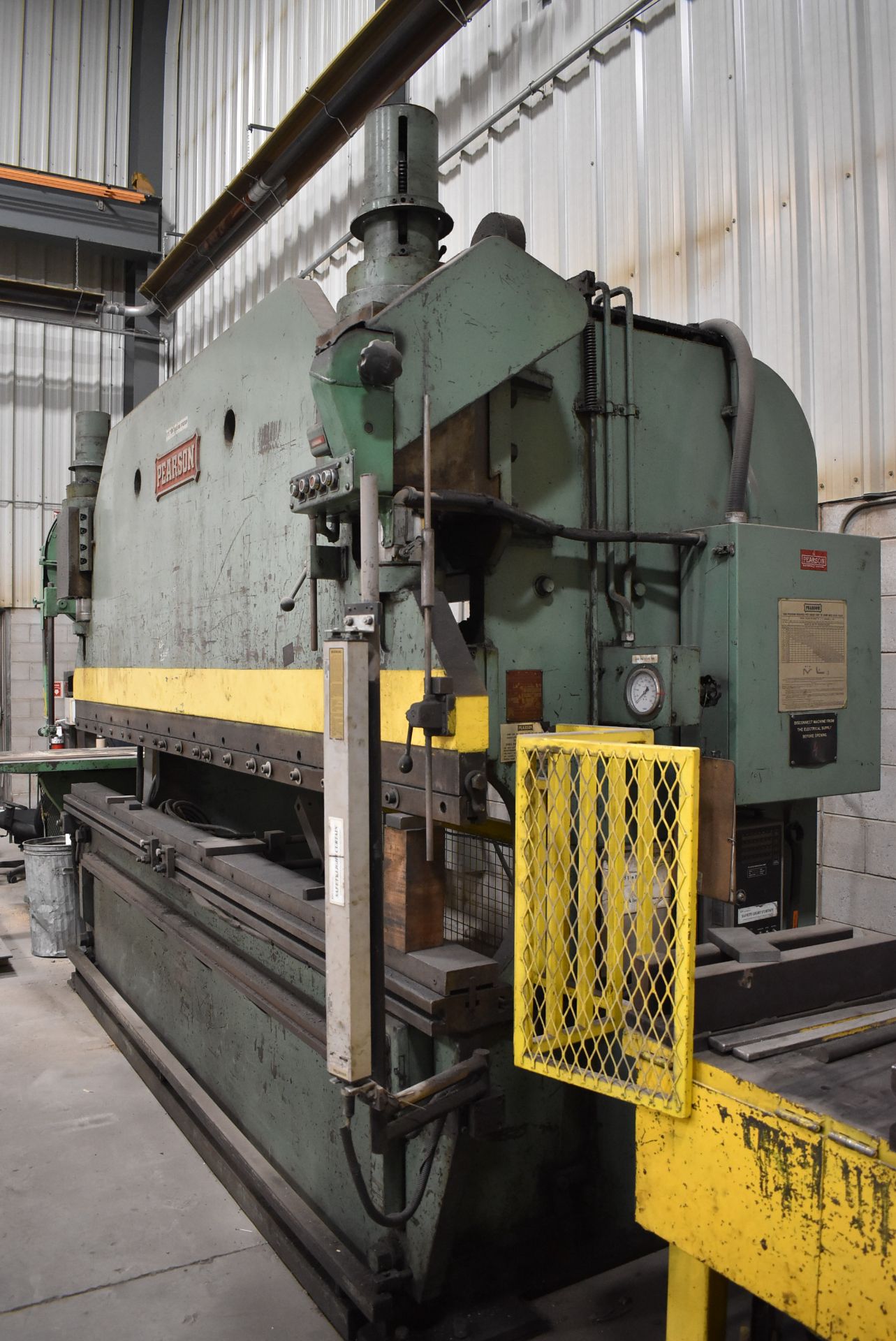 PEARSON HYDRAULIC BRAKE PRESS WITH 175 TON CAPACITY, 147" OVERALL BENDING LENGTH, 122" BETWEEN - Image 3 of 9