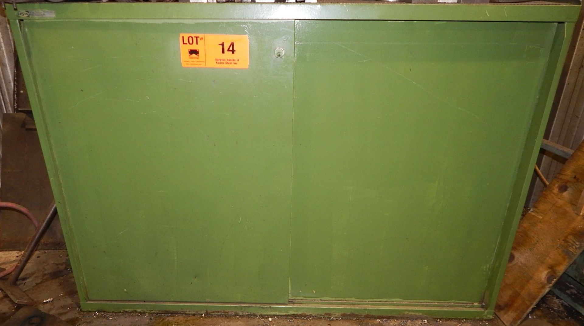 LOT/ LISTA CABINET WITH CONTENTS - TOOLING & ACCESSORIES