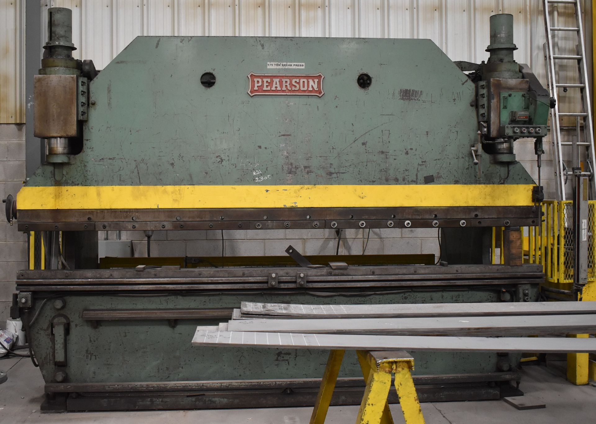 PEARSON HYDRAULIC BRAKE PRESS WITH 175 TON CAPACITY, 147" OVERALL BENDING LENGTH, 122" BETWEEN - Image 2 of 9