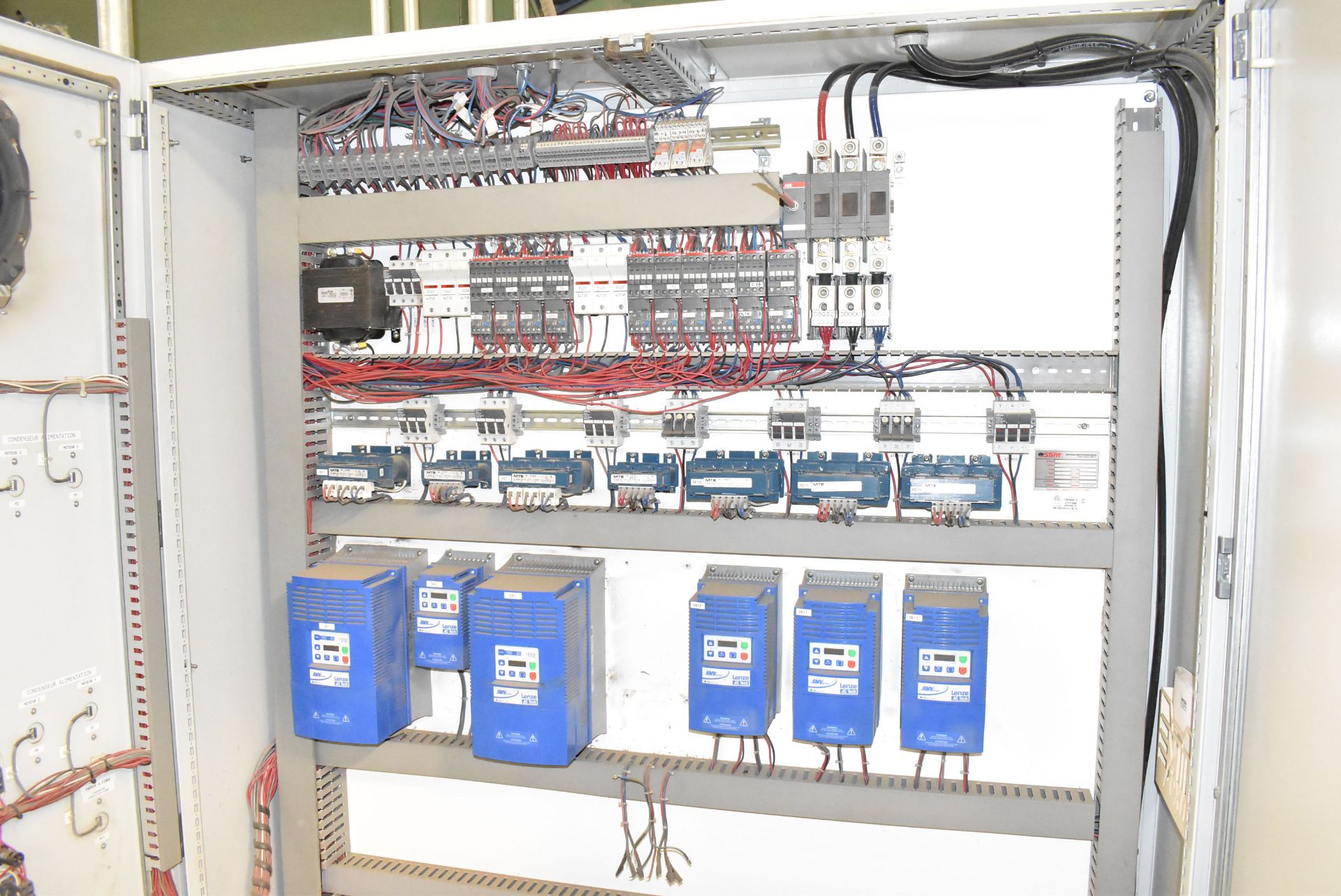 SAM MULTI-SYSTEM CONTROL CABINET WITH (6) LENZE VARIABLE FREQUENCY DRIVES WITH DIGITAL CONTROLS, S/ - Image 4 of 6