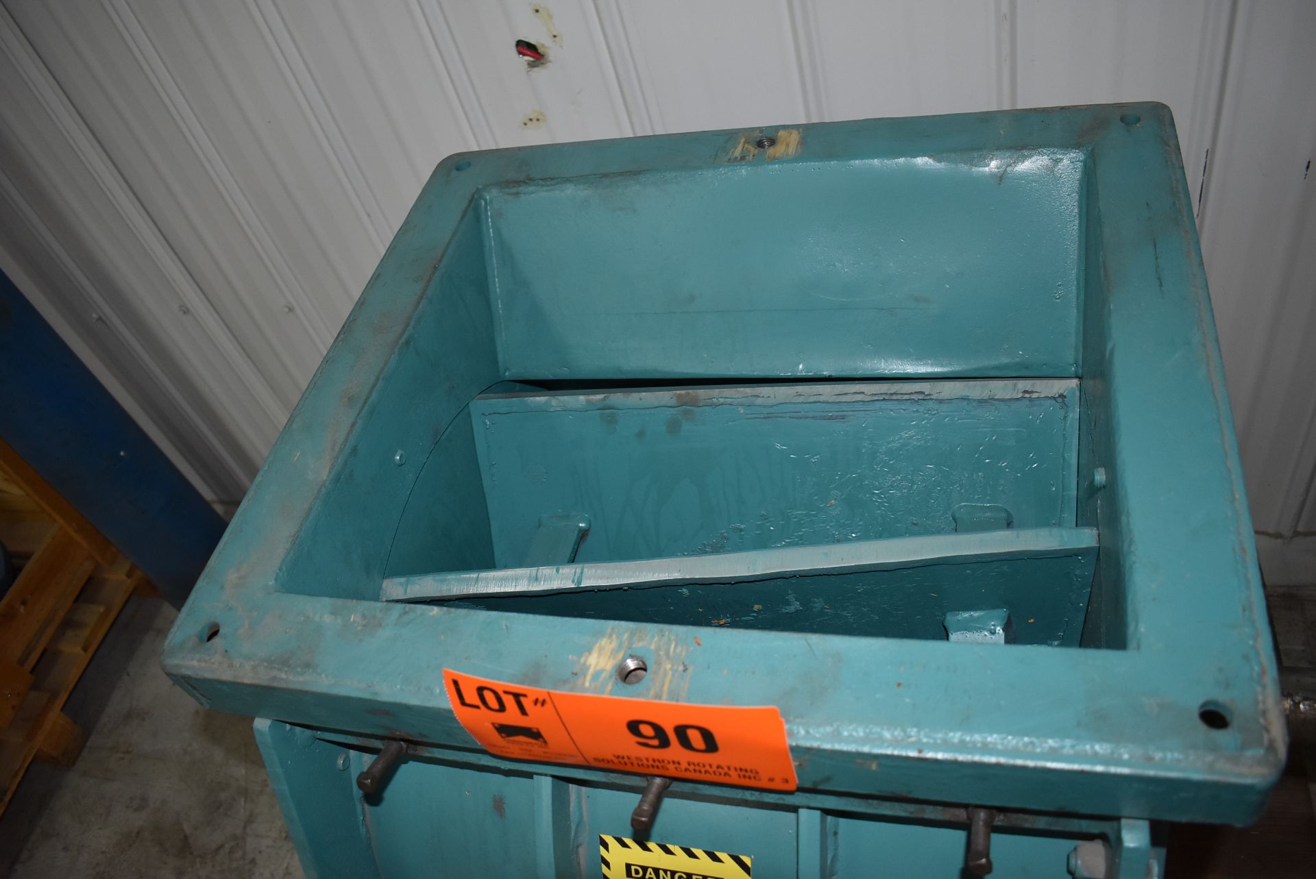 ACO FEEDER INDUSTRIAL WOOD CHIPPER, S/N: N/A [SKU 1357] (CI) [RIGGING FEE FOR LOT #90 - $25 CAD PLUS - Image 4 of 4