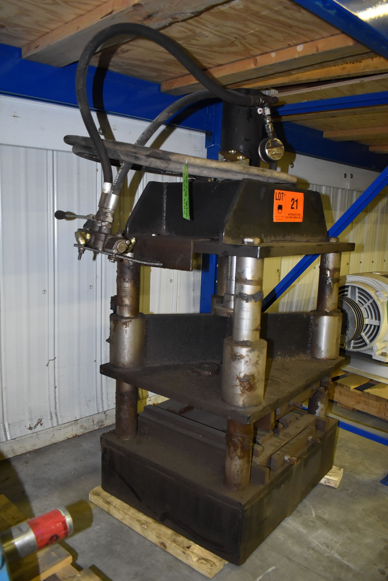 MFG. UNKNOWN 4-POST HYDRAULIC STAMPING PRESS WITH 12" STROKE, 4" BORE, S/N: N/A (CI) [RIGGING FEE - Image 2 of 3