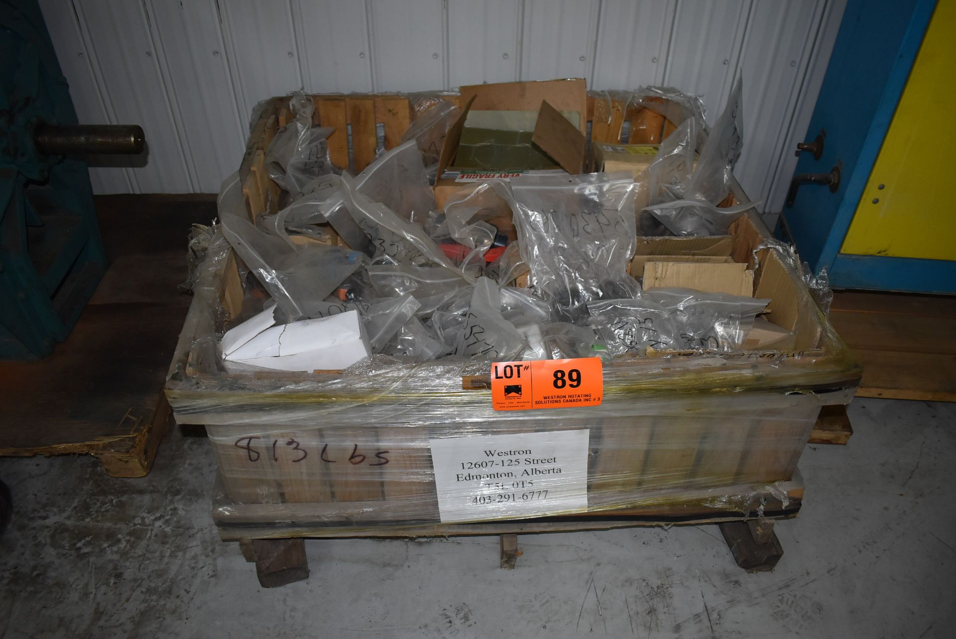 LOT/ CRATE OF HYDRAULIC & PNEUMATIC FITTINGS, PIPE COLLARS (CI) [RIGGING FEE FOR LOT #89 - $25 CAD