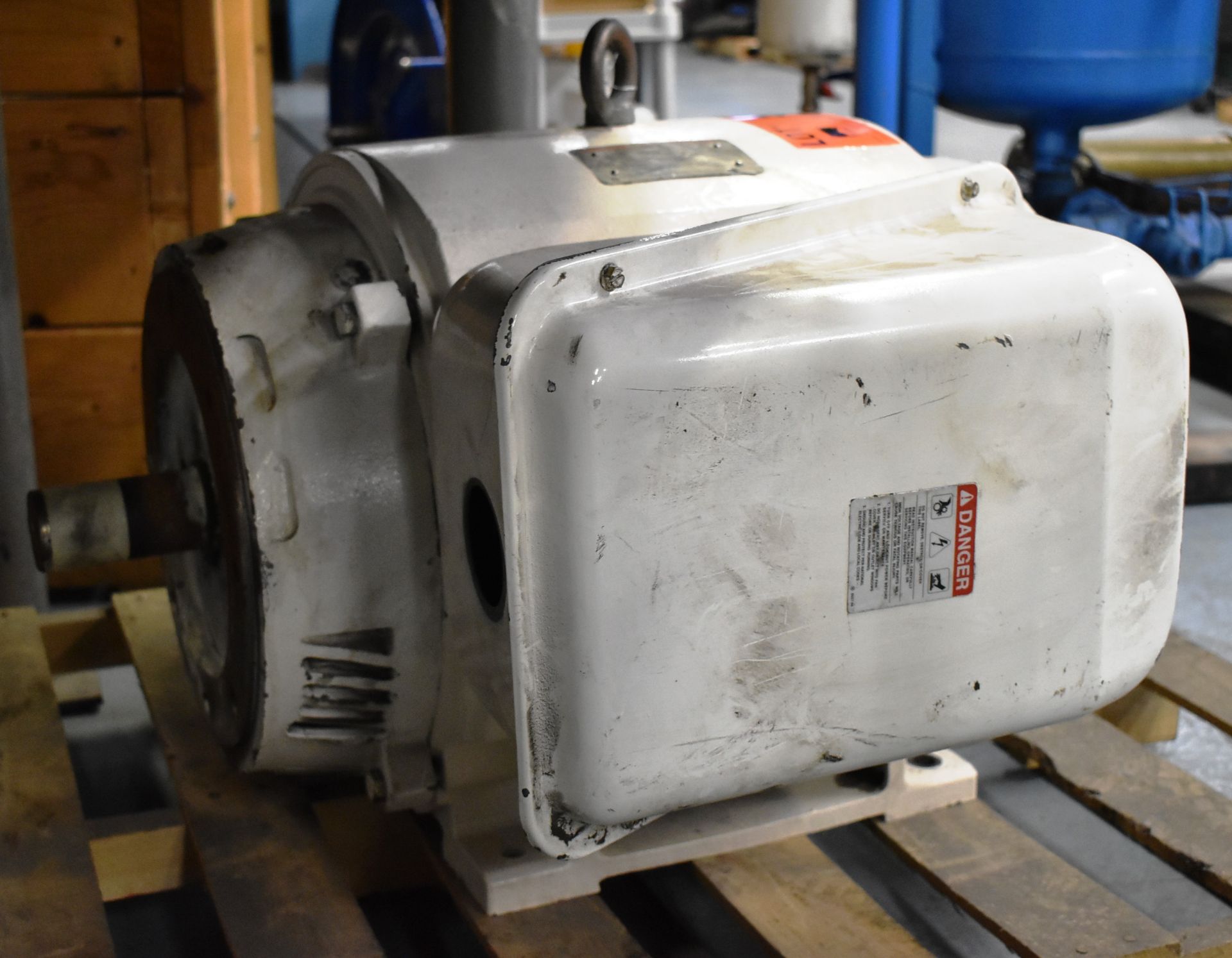 TOSHIBA 100 HP ELECTRIC MOTOR WITH 1770 RPM, 575V, 3 PHASE, 60 HZ (CI) [RIGGING FEES FOR LOT # - Image 3 of 4
