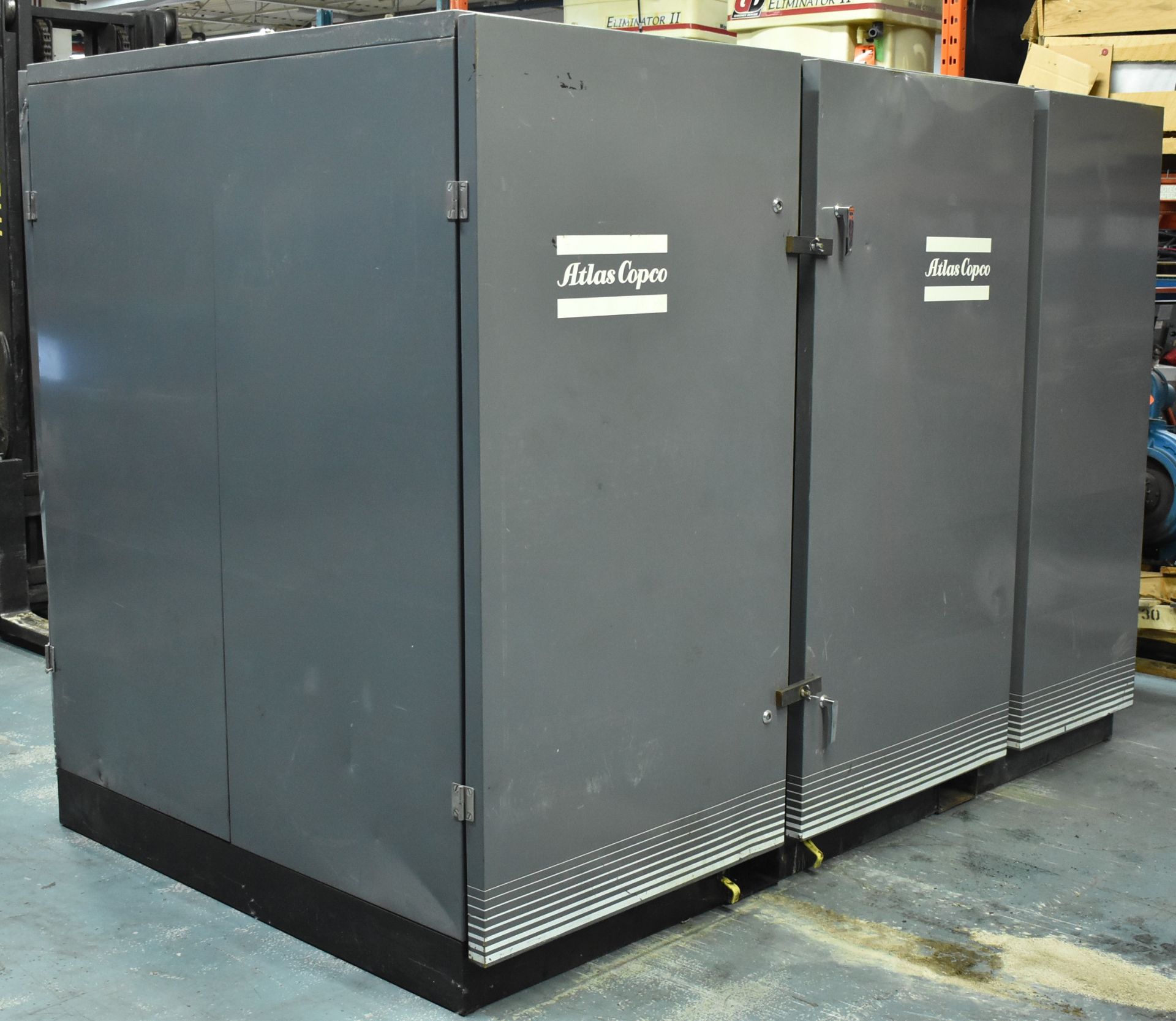 ATLAS COPCO GA160 ROTARY SCREW AIR COMPRESSOR WITH 200 HP, 157 PSI, S/N: AIF.018745 (CI) [RIGGING - Image 3 of 10