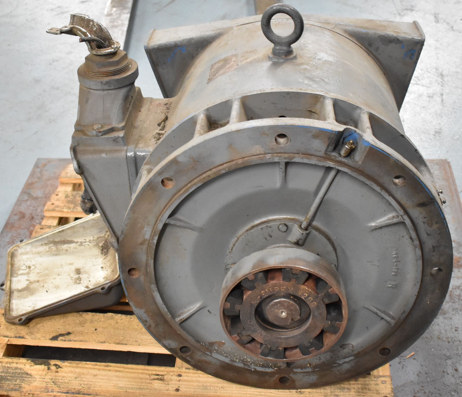 HEAVY DUTY ELECTRIC MOTOR (CI) [RIGGING FEES FOR LOT #33 - $125 CAD PLUS APPLICABLE TAXES] - Image 3 of 4
