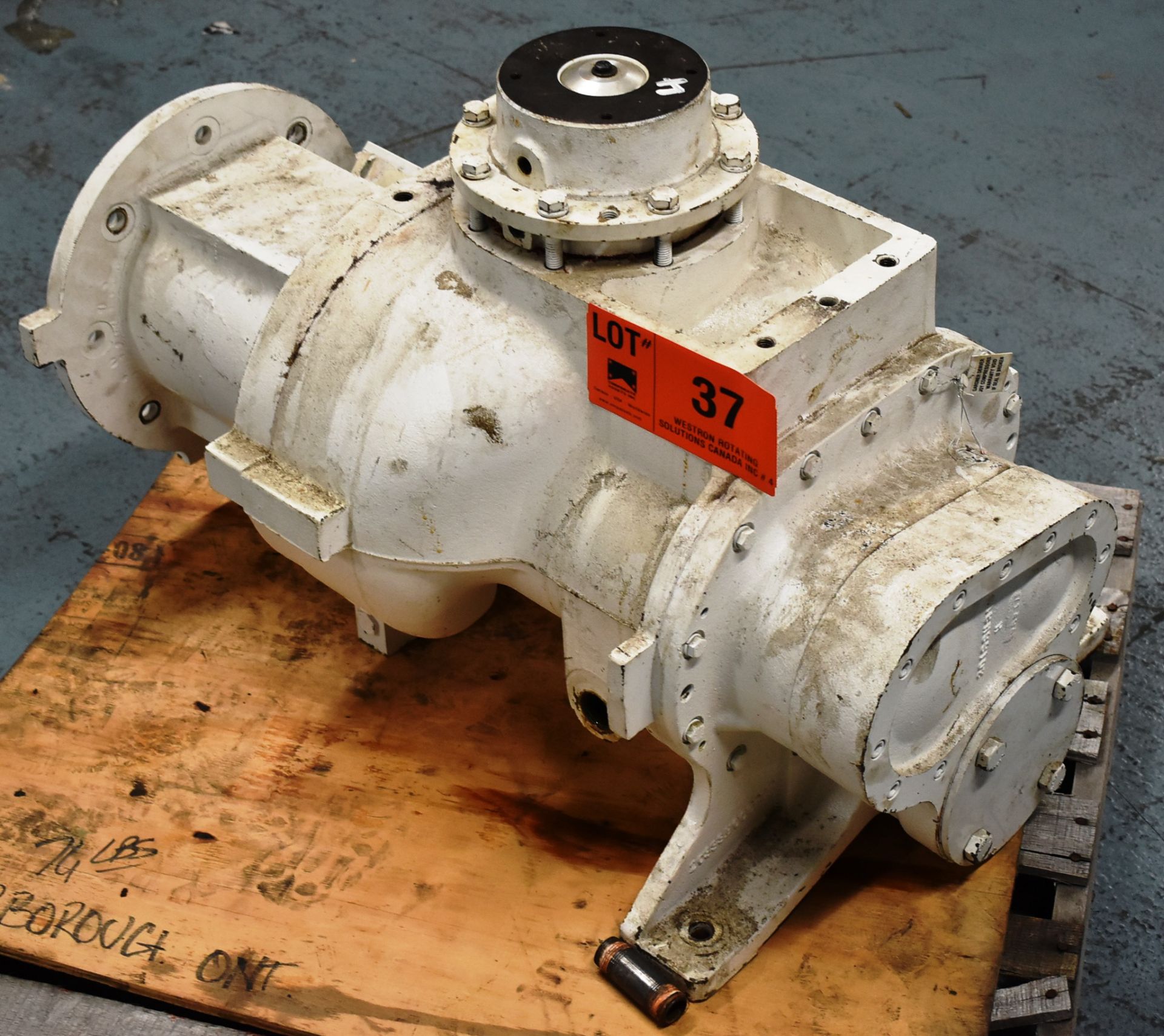 GARDNER DENVER COMPRESSOR AIR END, S/N: N/A (CI) [RIGGING FEES FOR LOT #37 - $25 CAD PLUS APPLICABLE - Image 2 of 6