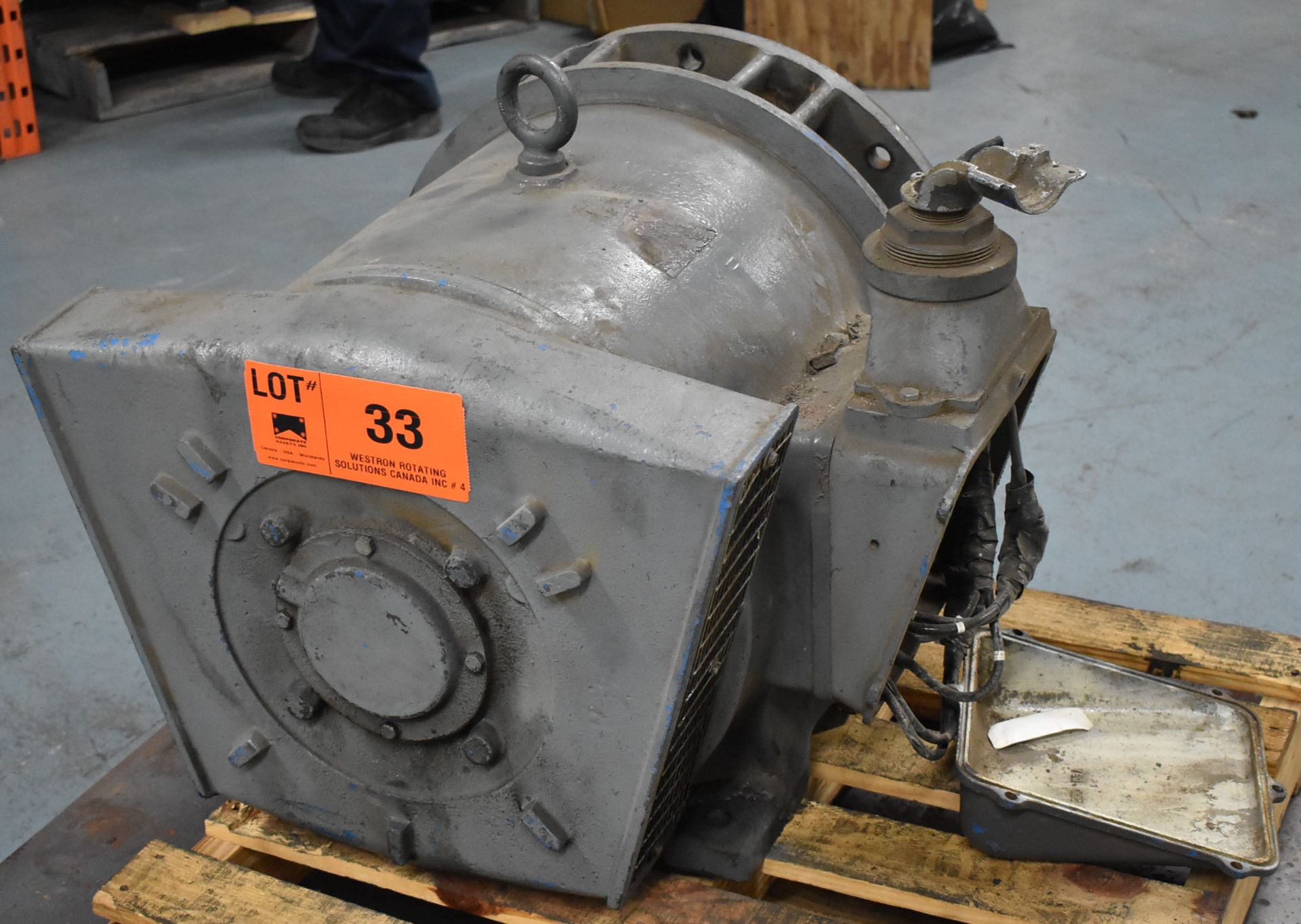 HEAVY DUTY ELECTRIC MOTOR (CI) [RIGGING FEES FOR LOT #33 - $125 CAD PLUS APPLICABLE TAXES]