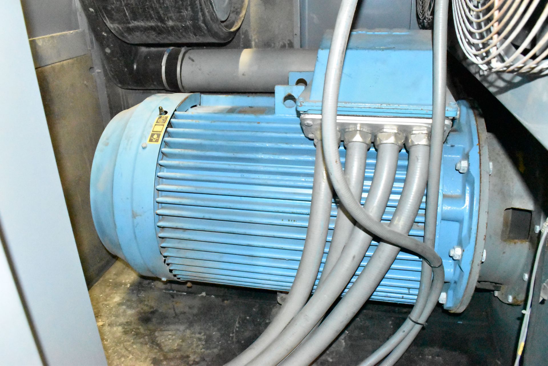 ATLAS COPCO GA160 ROTARY SCREW AIR COMPRESSOR WITH 200 HP, 157 PSI, S/N: AIF.018745 (CI) [RIGGING - Image 6 of 10