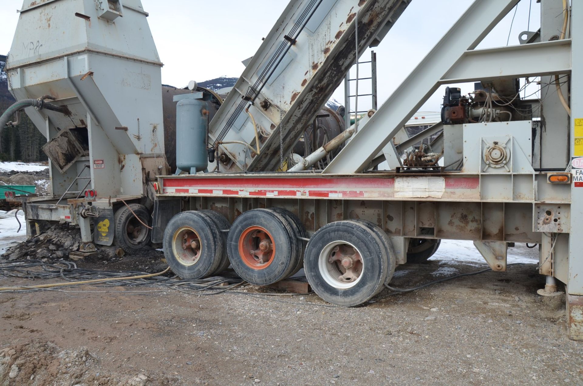 CEDARAPIDS MODEL 805E-400 SELF-ERECTING MIXED ASPHALT SILO WITH 50HP SLAT BUCKET ELEVATOR - Image 6 of 17