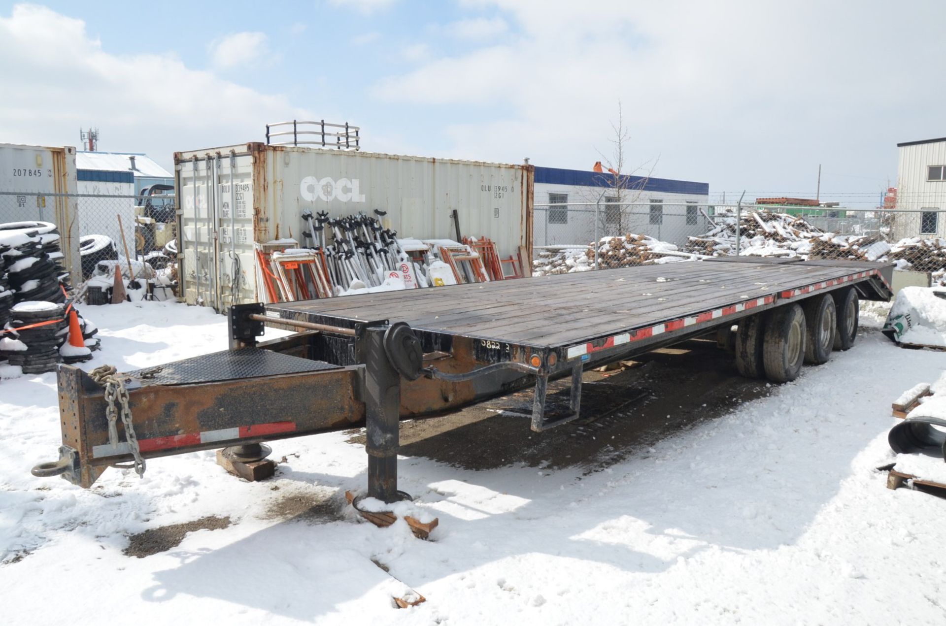 ABU (2018) E10230DP310 TRI AXLE TRAILER WITH 8'X30' WOOD DECK, STEEL LOADING RAMPS, VIN: 2 - Image 2 of 12