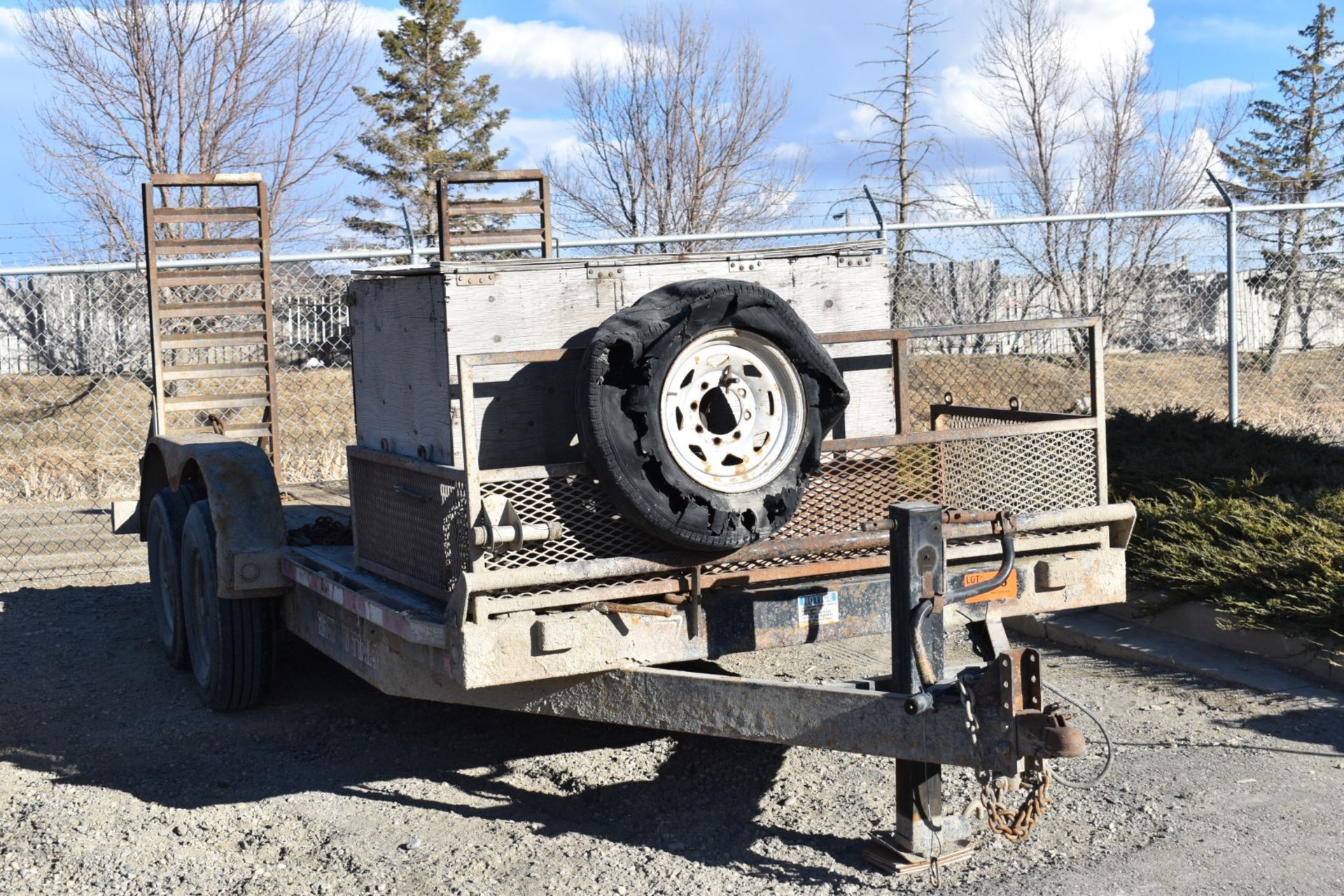 CANADA TRAILERS MFG (2011) TRA/REM CE716-14K 14,000LB CAPACITY TANDEM AXLE FLAT DECK TRAILER WITH - Image 2 of 9