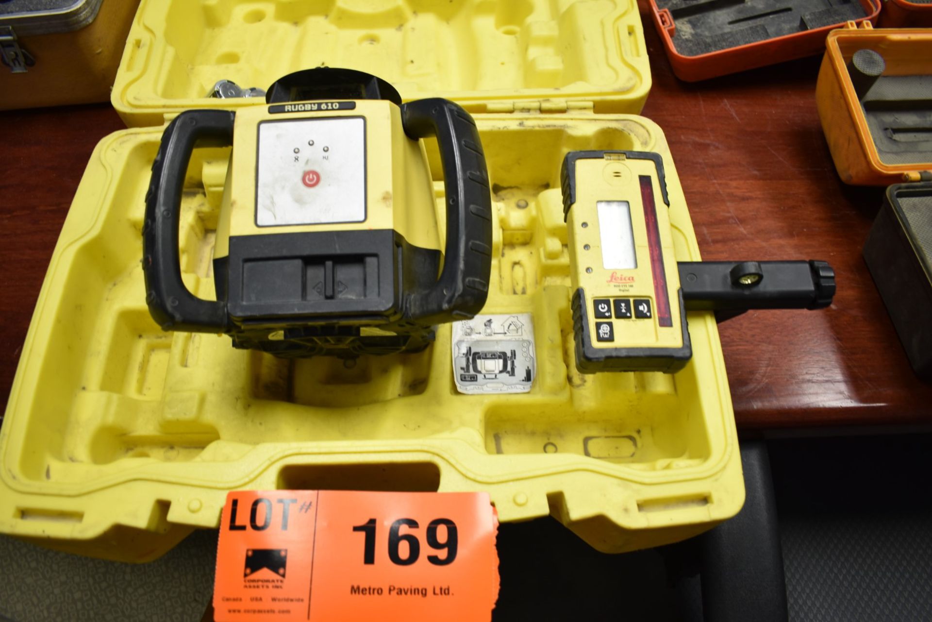 LEICA RUGBY 610 SELF-LEVELING ROTATING LASER LEVEL WITH ROD EYE LASER RECEIVER, S/N: 13646108495 - Image 2 of 5