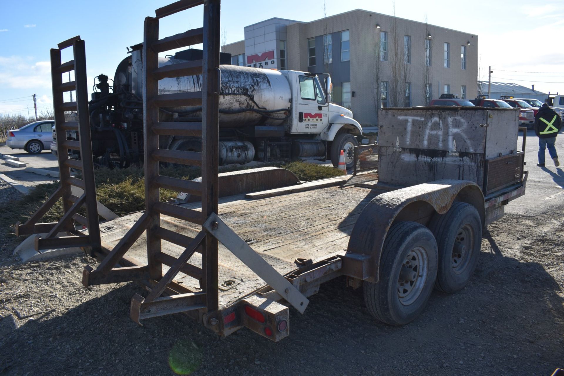 CANADA TRAILERS MFG (2011) TRA/REM CE716-14K 14,000LB CAPACITY TANDEM AXLE FLAT DECK TRAILER WITH - Image 4 of 9