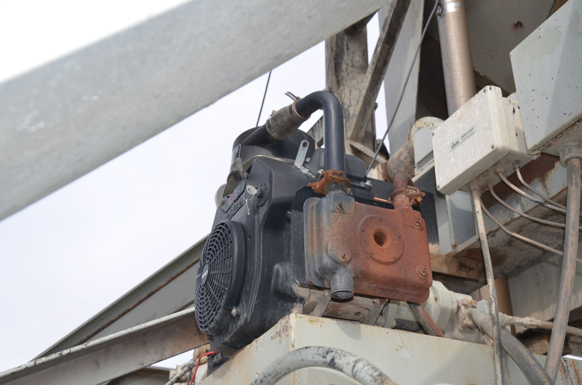 CEDARAPIDS MODEL 805E-400 SELF-ERECTING MIXED ASPHALT SILO WITH 50HP SLAT BUCKET ELEVATOR - Image 11 of 17