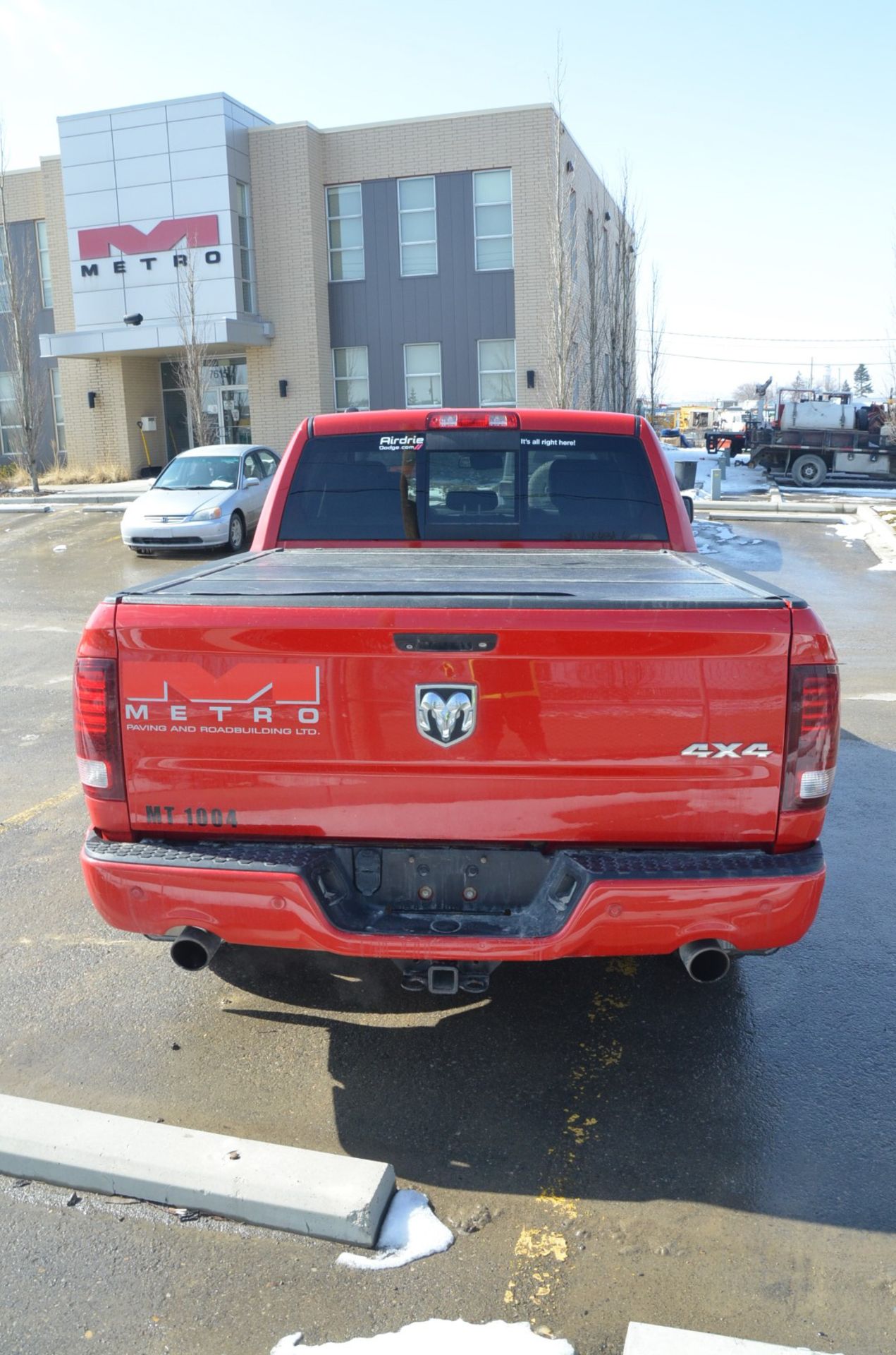 DODGE (2015) RAM 1500 SPORT CREW CAB PICKUP TRUCK WITH 5.7-LITER HEMI V8 GAS ENGINE, AUTO, 4X4, - Image 6 of 20