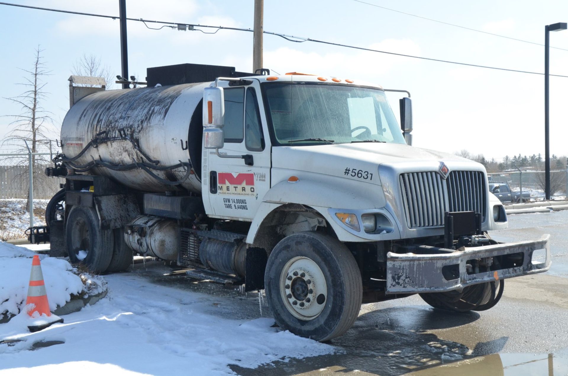 INTERNATIONAL (2006) DT466 7300 SFA 4X2 TACK TRUCK WITH INTERNATIONAL DT466/MAXXFORCE DT 7.6-LITER - Image 3 of 17