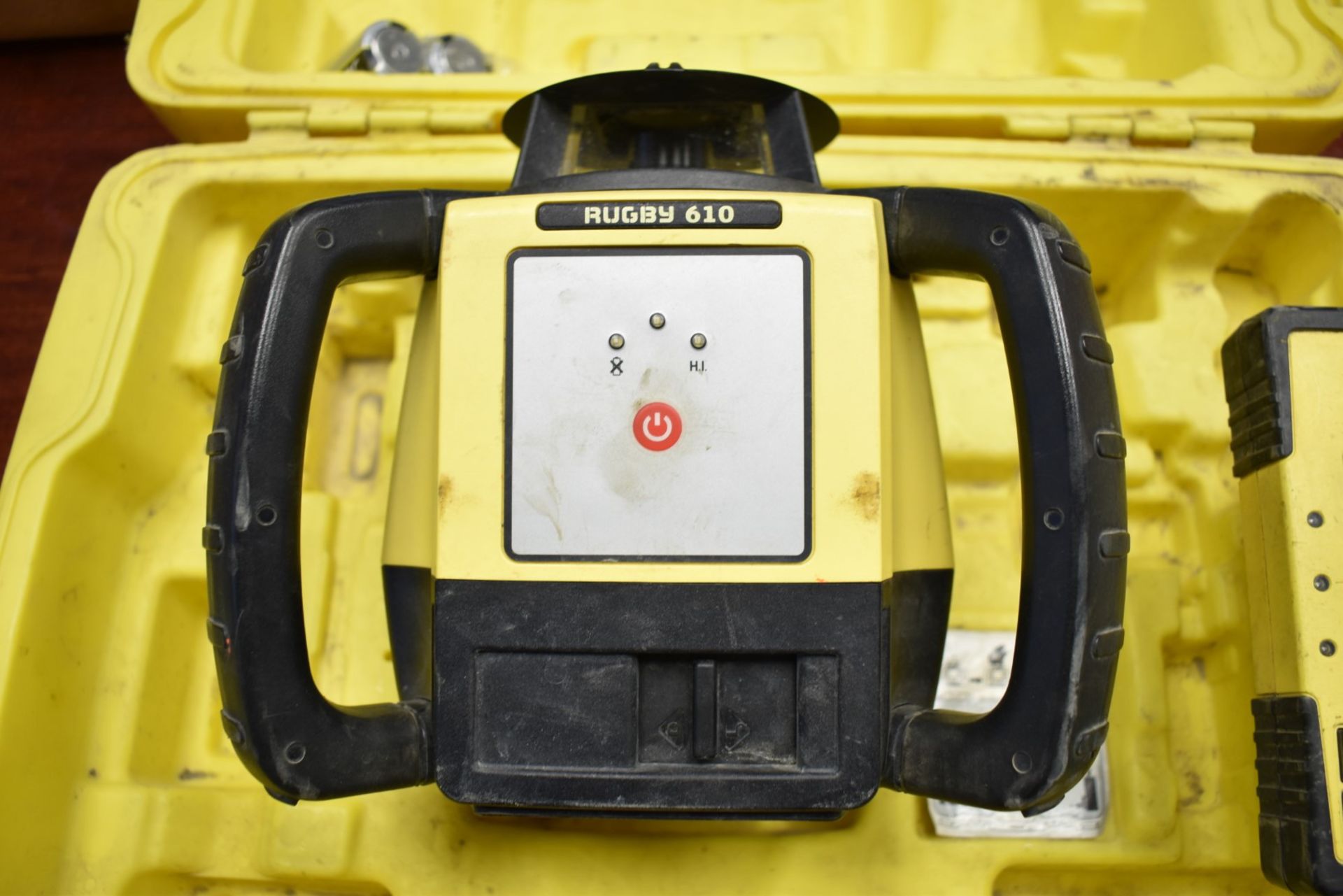 LEICA RUGBY 610 SELF-LEVELING ROTATING LASER LEVEL WITH ROD EYE LASER RECEIVER, S/N: 13646108495 - Image 3 of 5