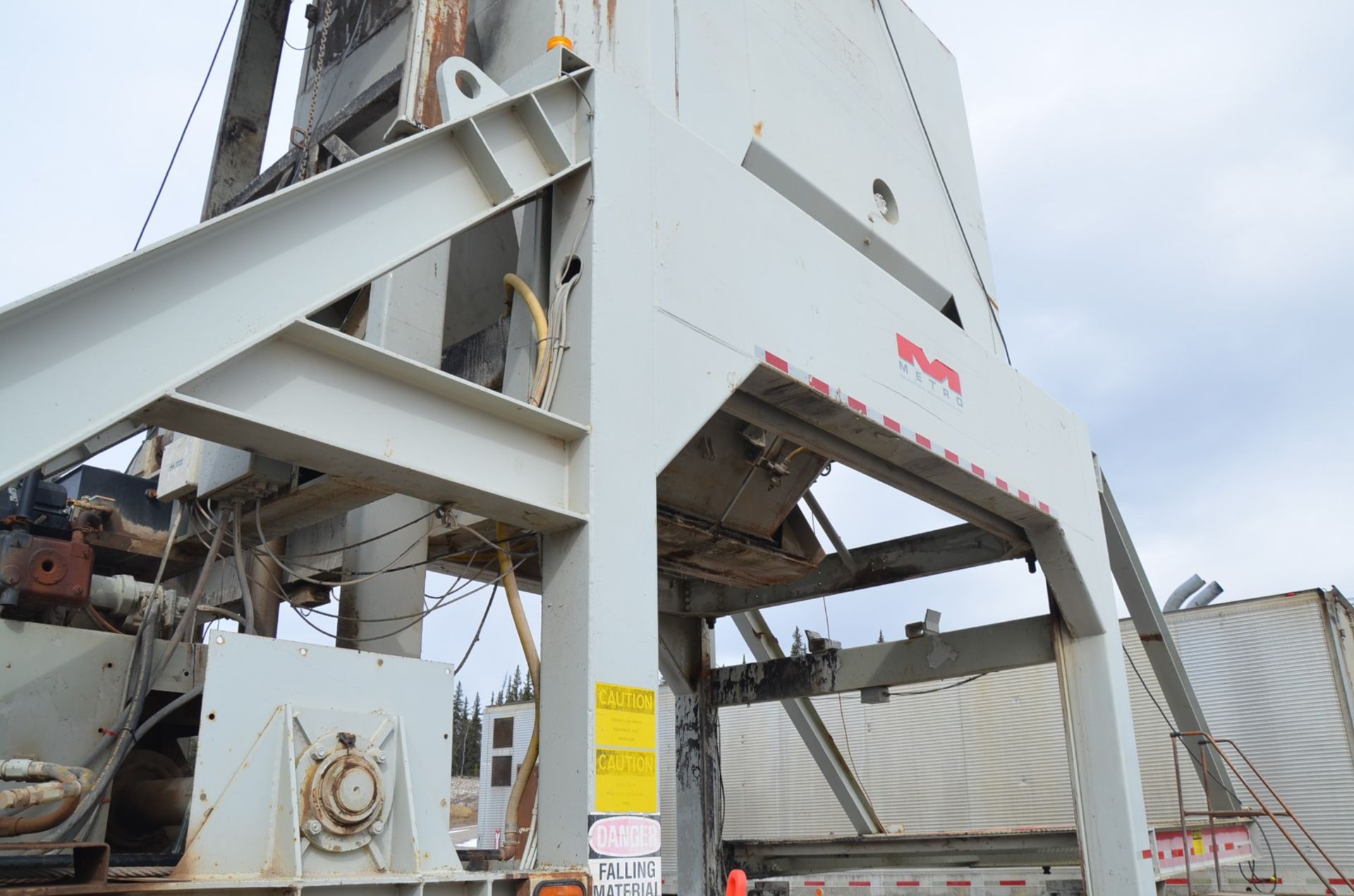 CEDARAPIDS MODEL 805E-400 SELF-ERECTING MIXED ASPHALT SILO WITH 50HP SLAT BUCKET ELEVATOR - Image 8 of 17