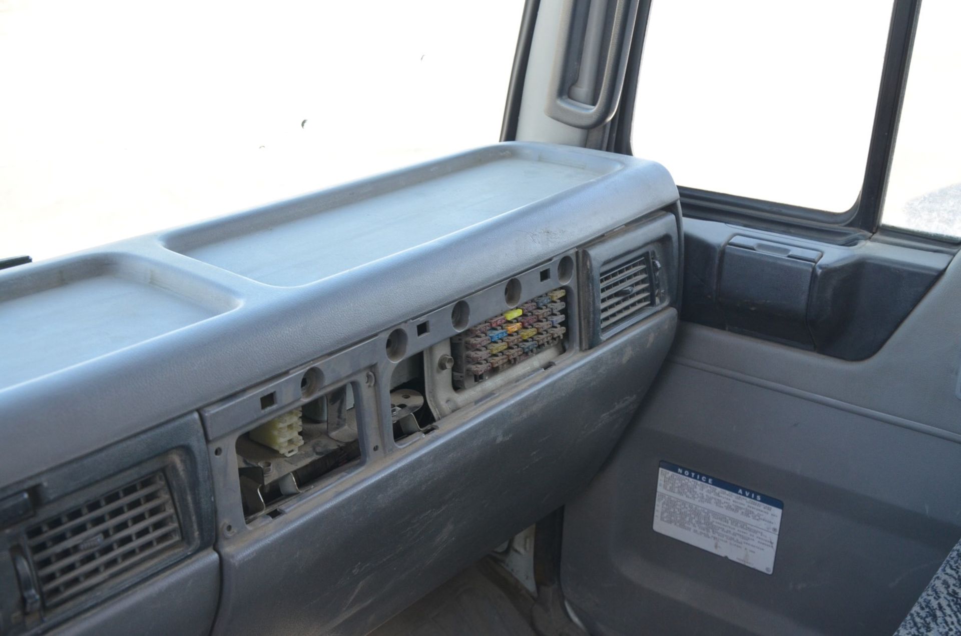HINO (2004) FB FLAT DECK CAB FORWARD TRUCK WITH 5.3-LITER DIESEL ENGINE, AUTO, RWD, DUALLY, - Image 12 of 15