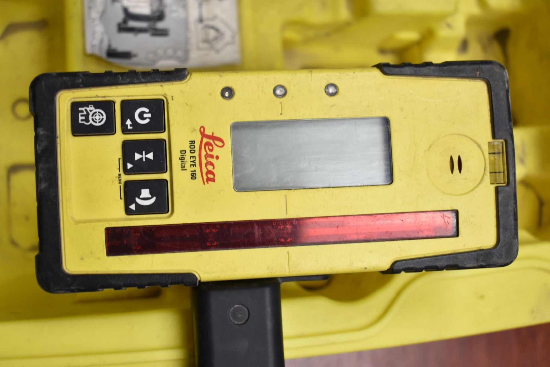 LEICA RUGBY 610 SELF-LEVELING ROTATING LASER LEVEL WITH ROD EYE LASER RECEIVER, S/N: 13646108495 - Image 4 of 5