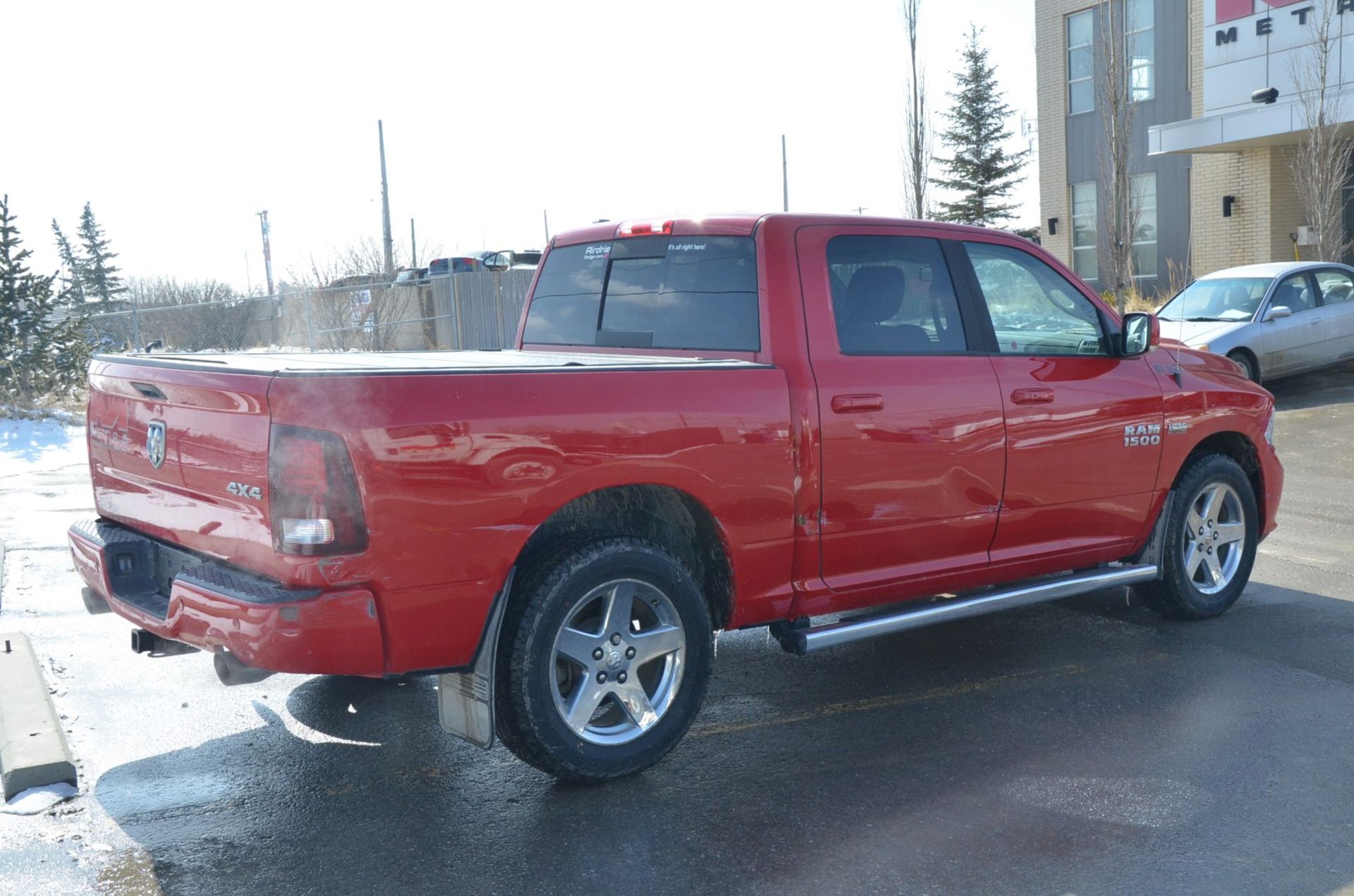 DODGE (2015) RAM 1500 SPORT CREW CAB PICKUP TRUCK WITH 5.7-LITER HEMI V8 GAS ENGINE, AUTO, 4X4, - Image 5 of 20