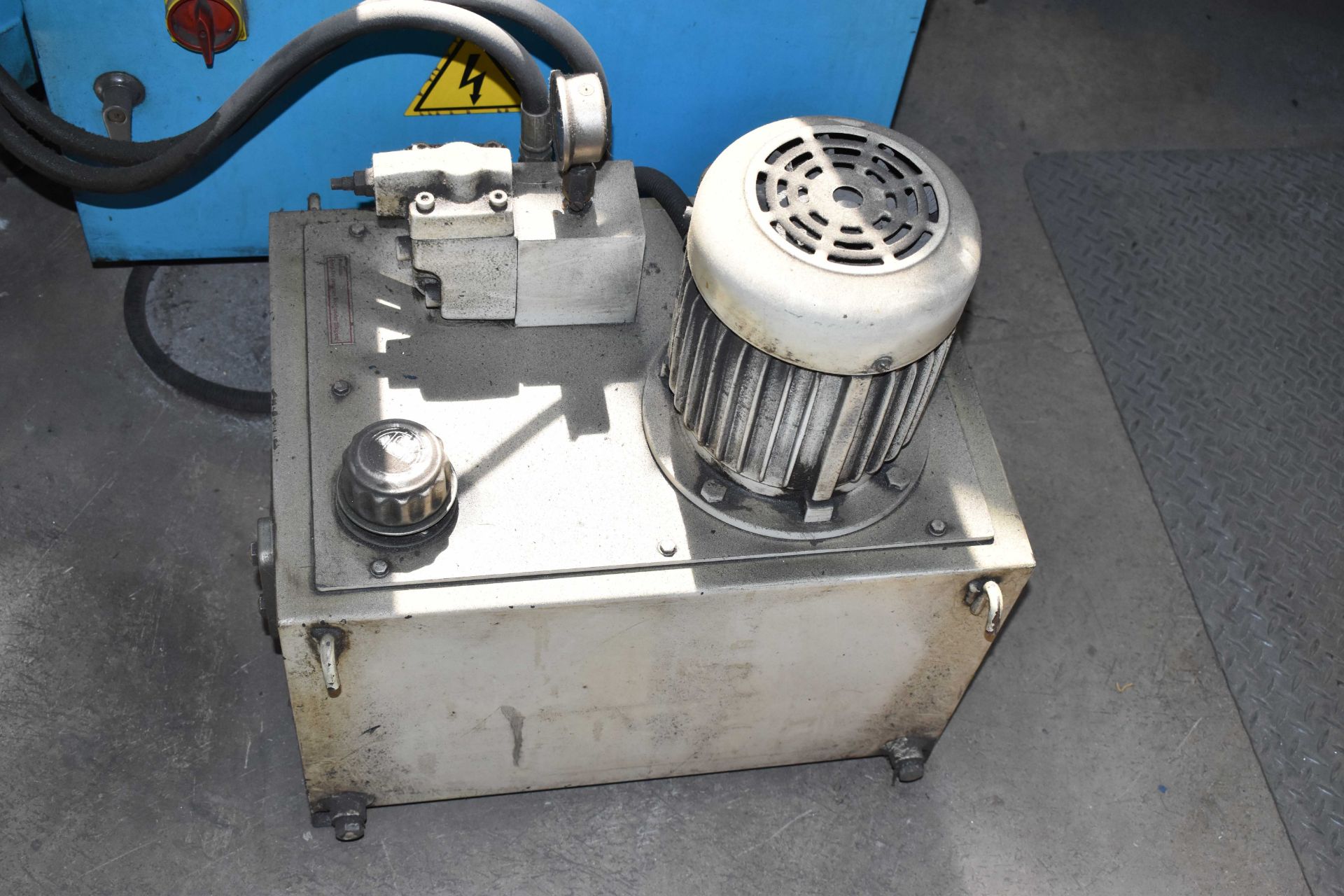 PERFECT PFG-2550AH HYDRAULIC SURFACE GRINDER WITH 19.5"X10" MAGNETIC CHUCK, 8" GRINDING WHEEL, - Image 5 of 8