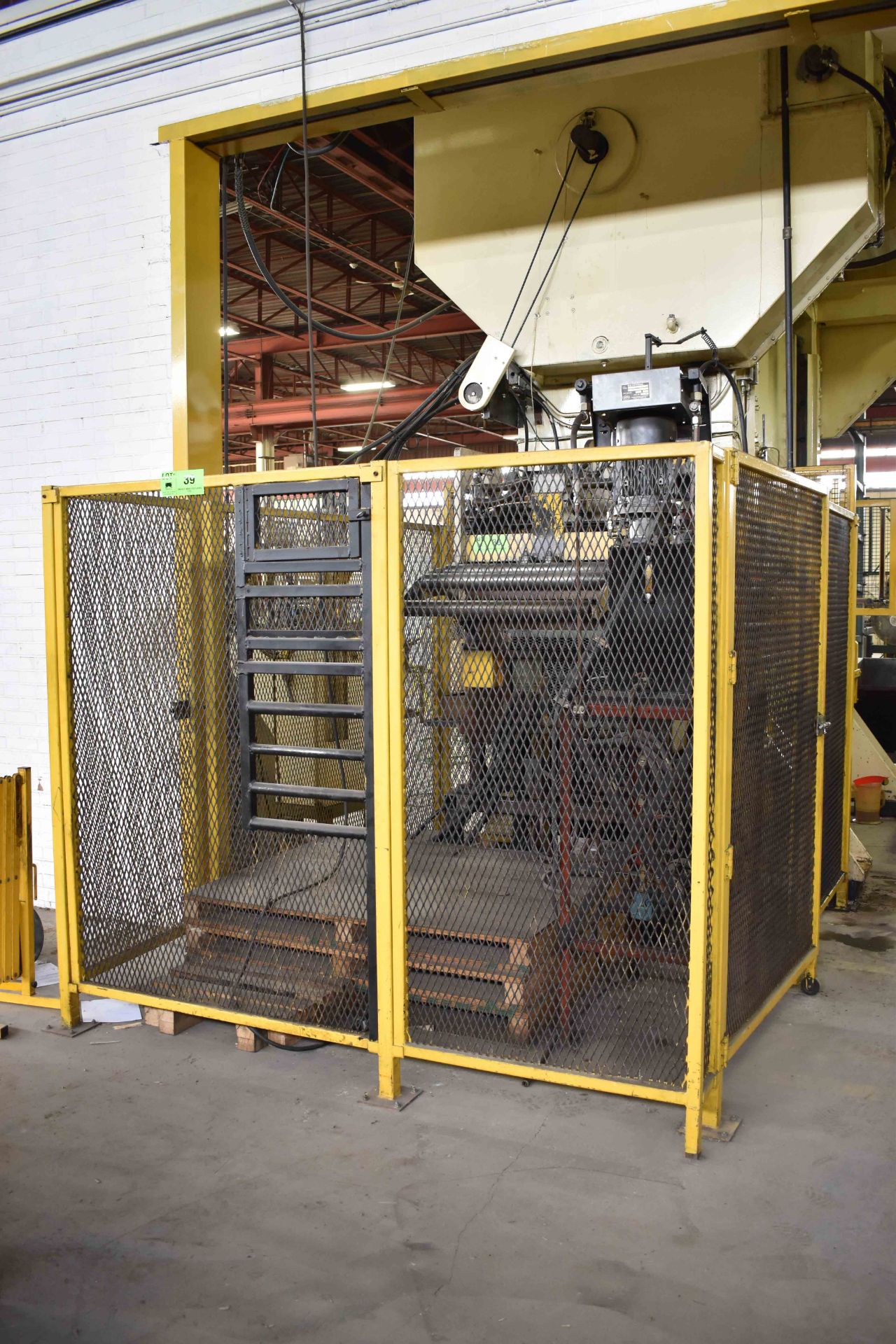 LOT/ SAFETY CAGE [RIGGING FEES FOR LOT #39 - $100 USD PLUS APPLICABLE TAXES]