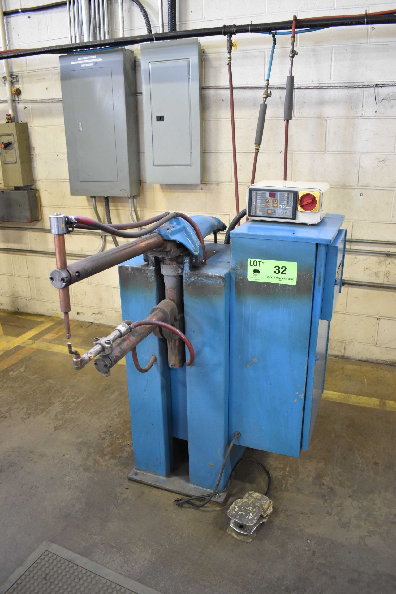 FH WELDING WB-24-20 ROCKER ARM TYPE SPOT WELDER WITH TE90 MARK II DIGITAL CONTROL, 20 KVA, 28"