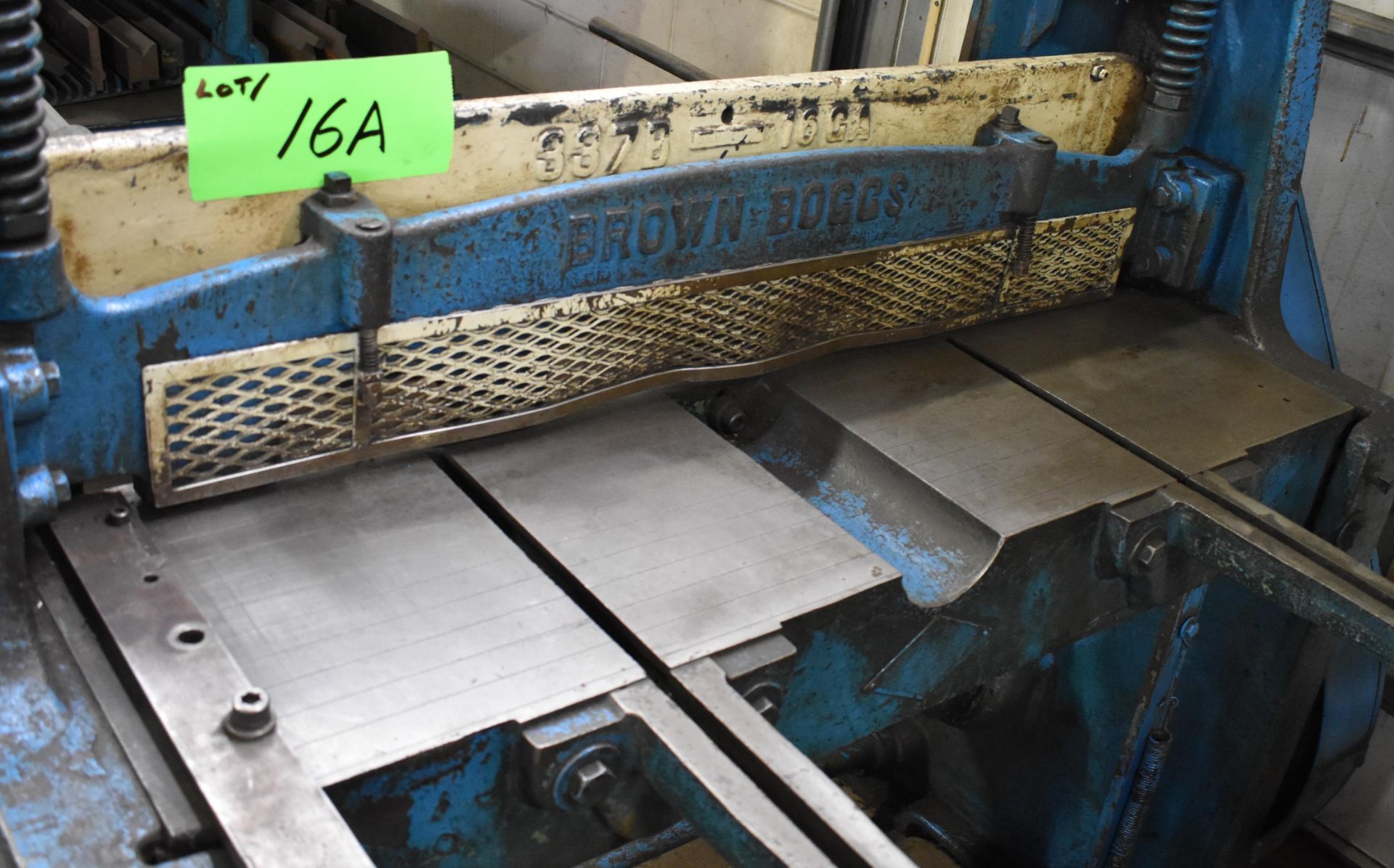 BROWN BOGGS 337B-16GA MANUAL SHEAR, S/N: N/A (CI) [RIGGING FEES FOR LOT #16A - $150 USD PLUS - Image 2 of 3