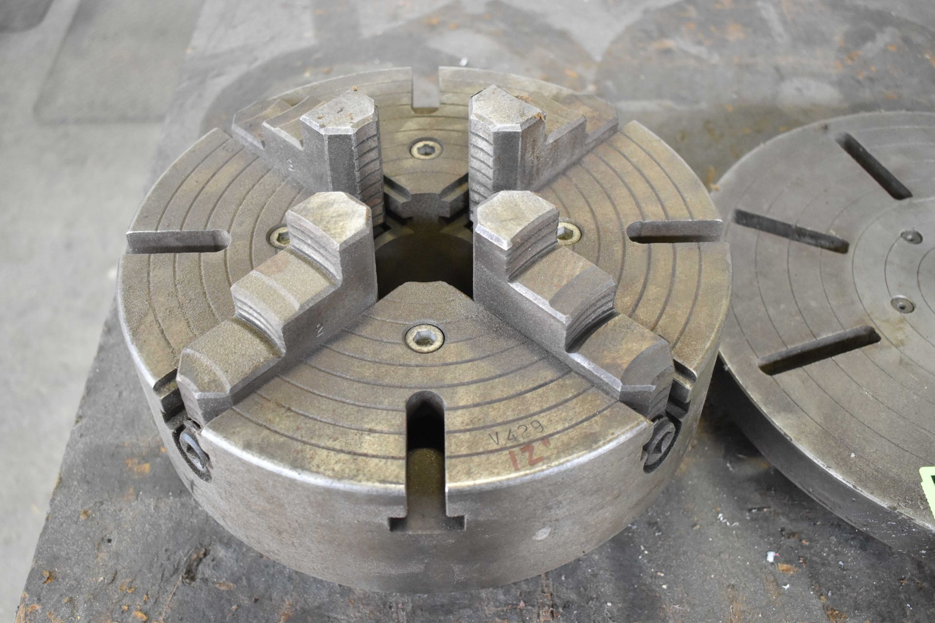 LOT/ 12" 4 JAW CHUCK WITH 15" BACKING PLATE - Image 2 of 3