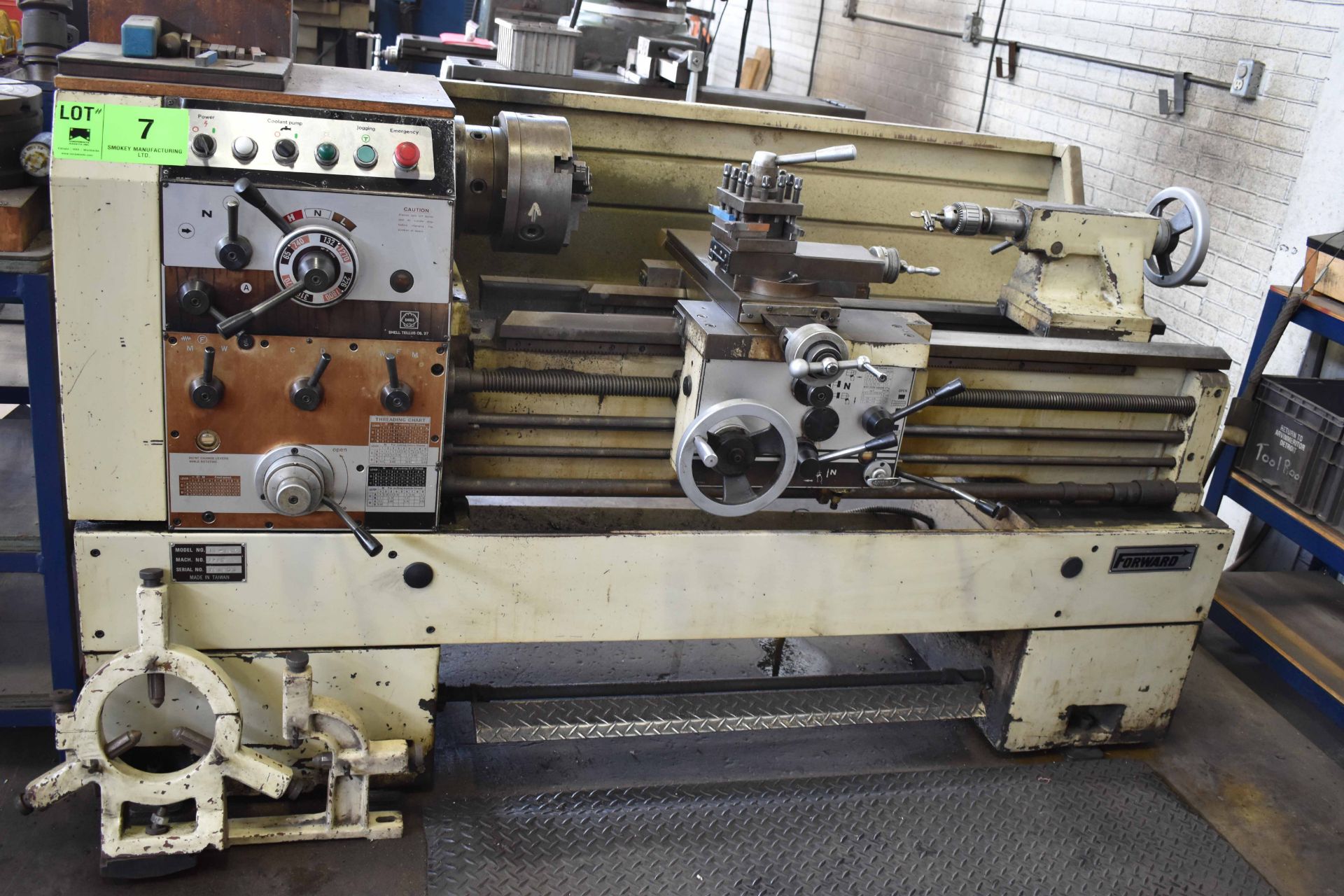FORWARD IF-1640 GAP BED ENGINE LATHE WITH 16" SWING OVER BED, 40" BETWEEN CENTERS, SPEEDS TO 1800 - Image 4 of 7