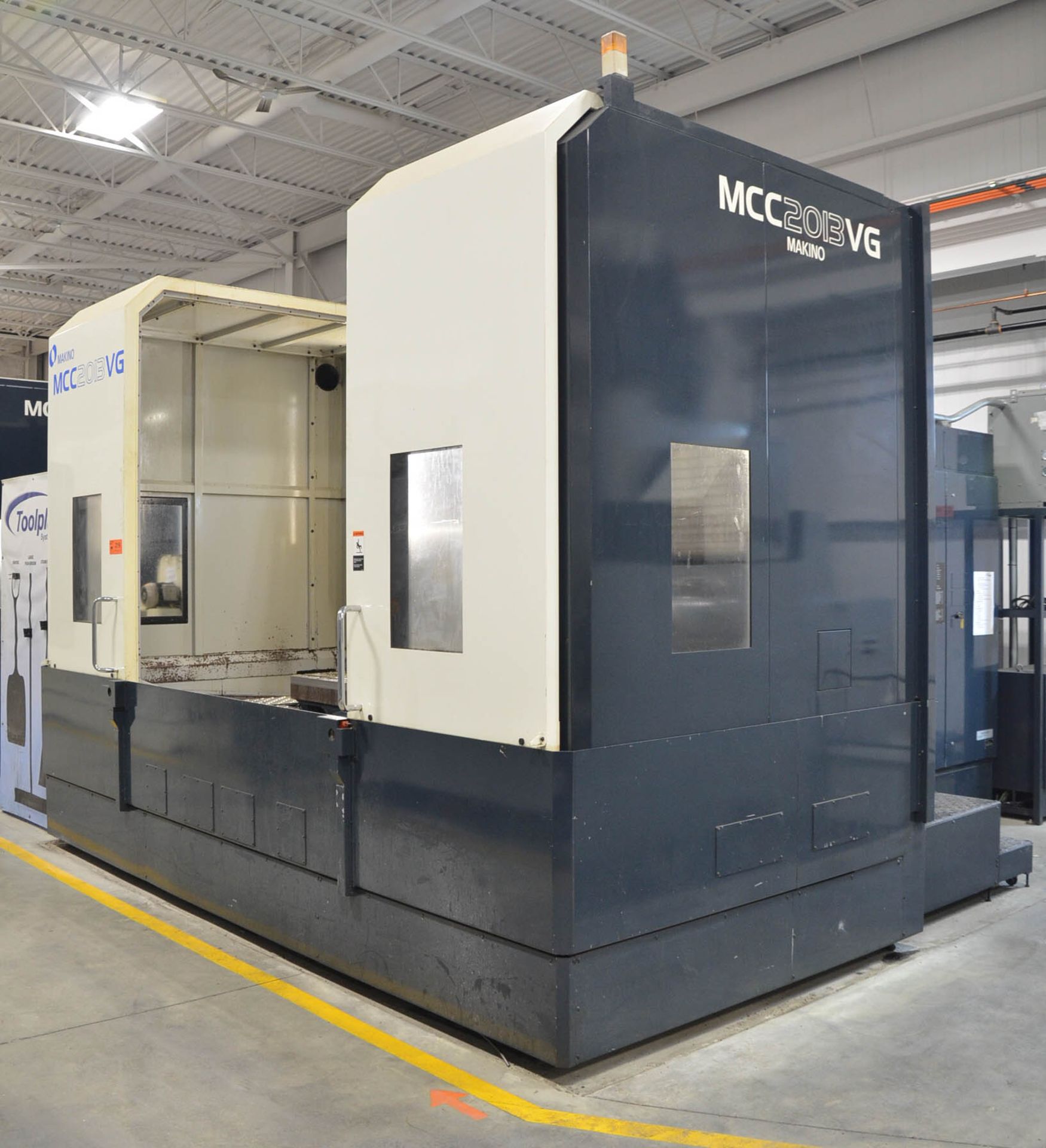 MAKINO (2013) MCC2013 VG 6-AXIS CNC MACHINING CENTER WITH MAKINO PROFESSIONAL 5 CNC CONTROL, 59" X - Image 2 of 11