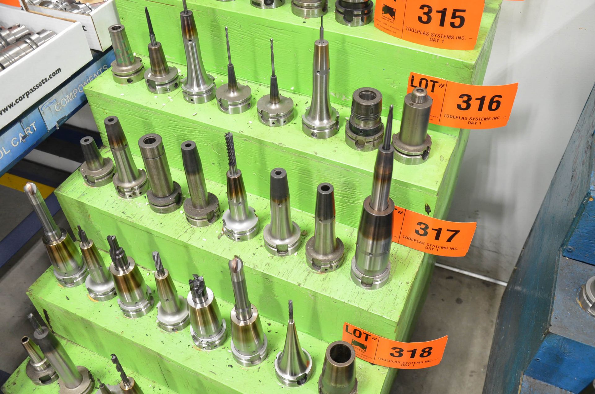LOT/ (8) HSK-A63 TOOL HOLDERS