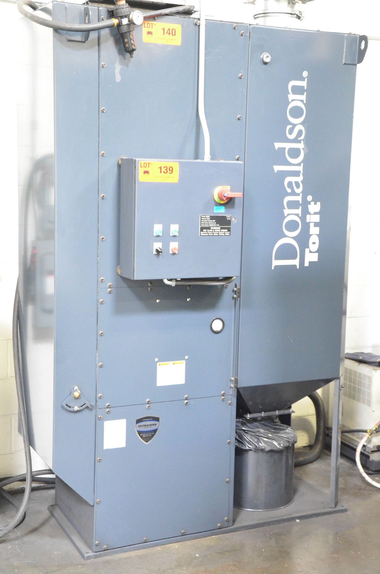 DONALDSON TORIT DFO3-3 CARTRIDGE-TYPE DUST COLLECTOR, 208V/3PH/60HZ, S/N 3825145-1.3 (CI) [RIGGING