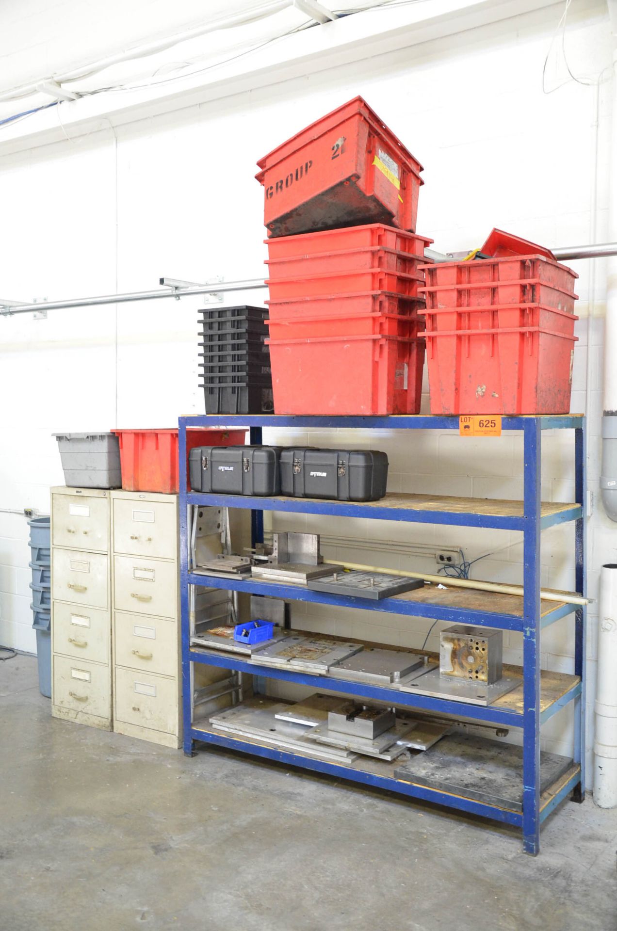 LOT/ RACK WITH STORAGE BINS