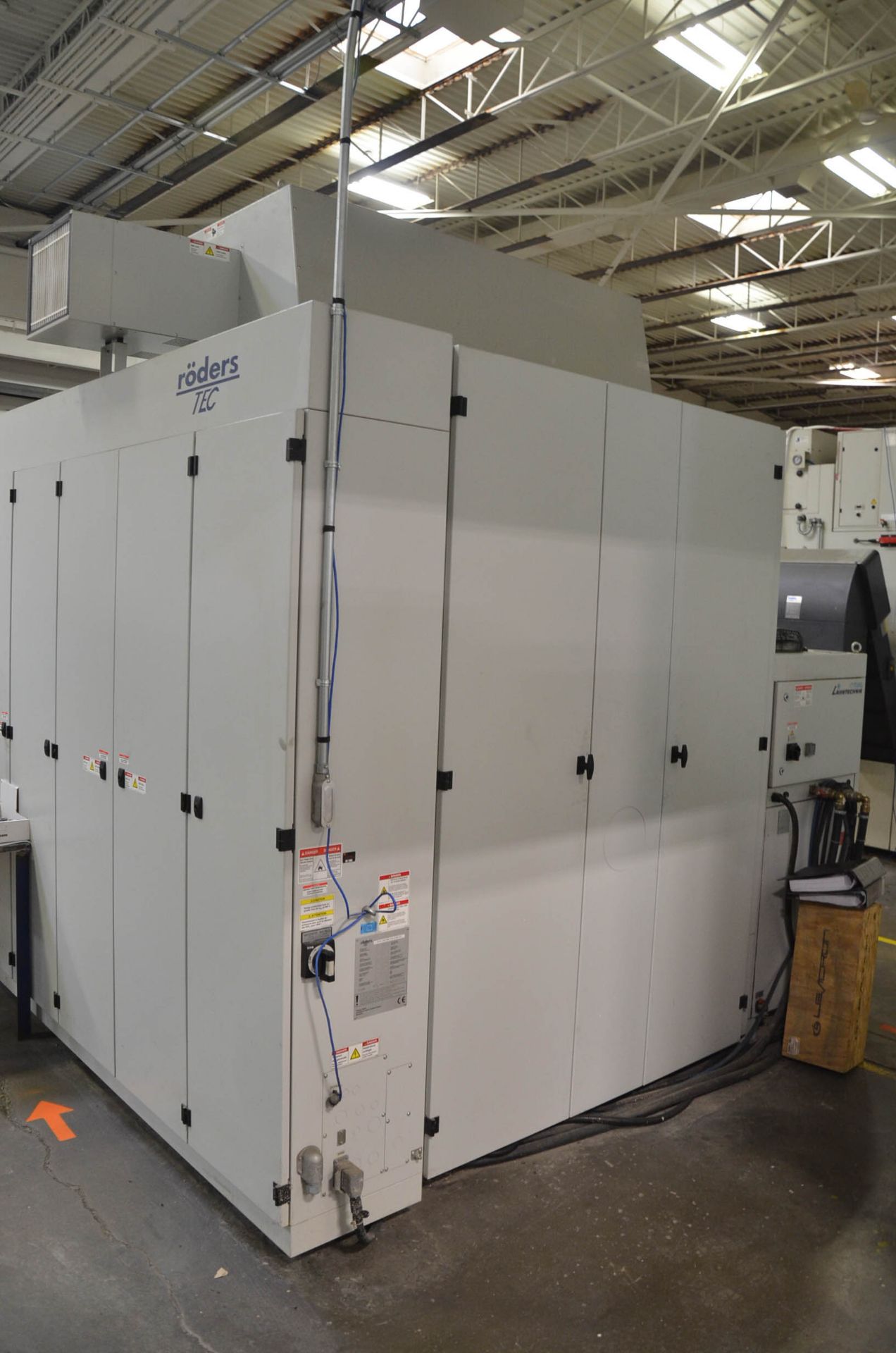 RODERS TEC (2017) RXP601DSHZ2 5-AXIS HIGH SPEED CNC MACHINING CENTER WITH ROEDERS TEC RMS6 CNC - Image 5 of 12