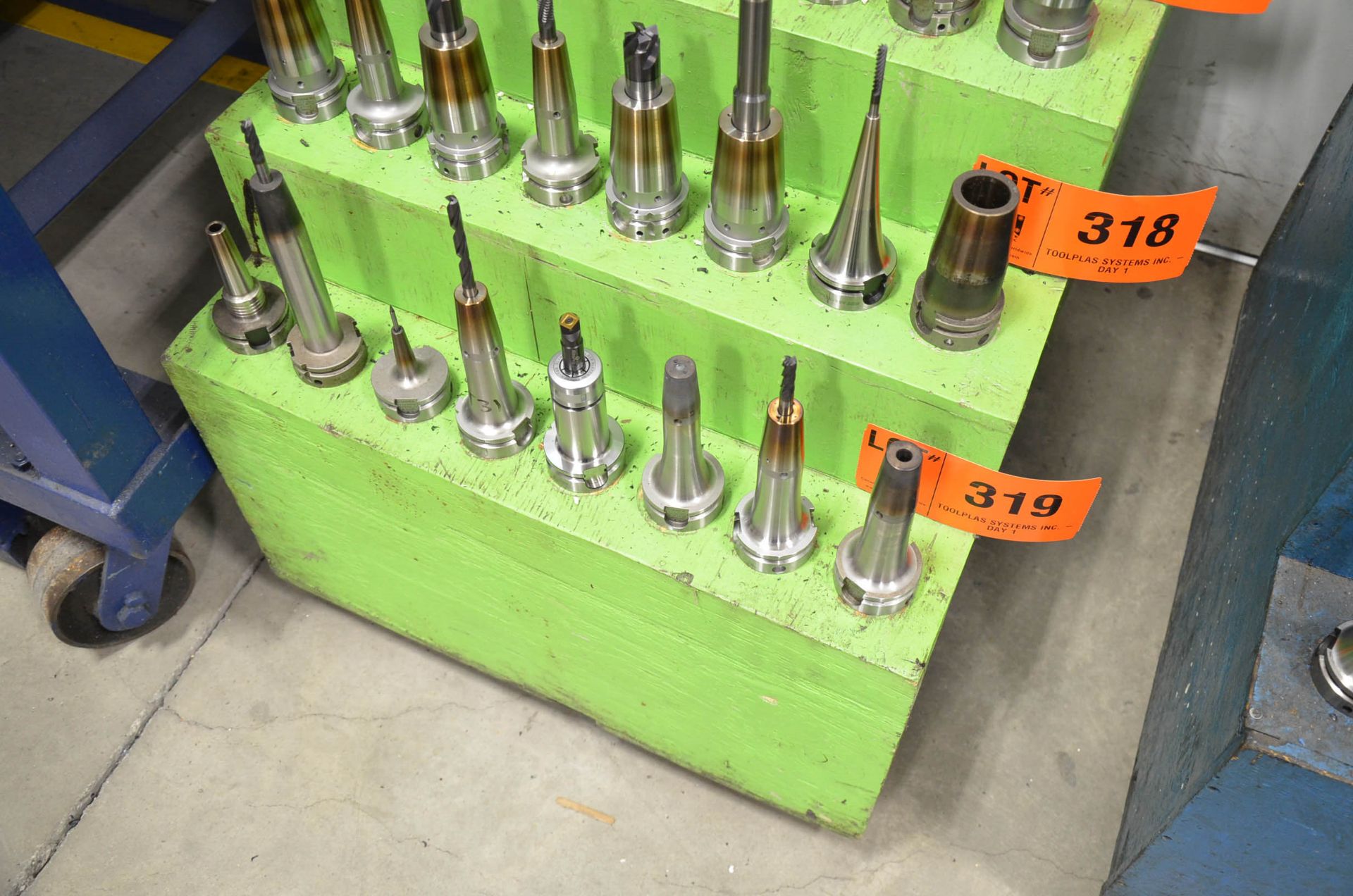 LOT/ (8) HSK-A63 TOOL HOLDERS