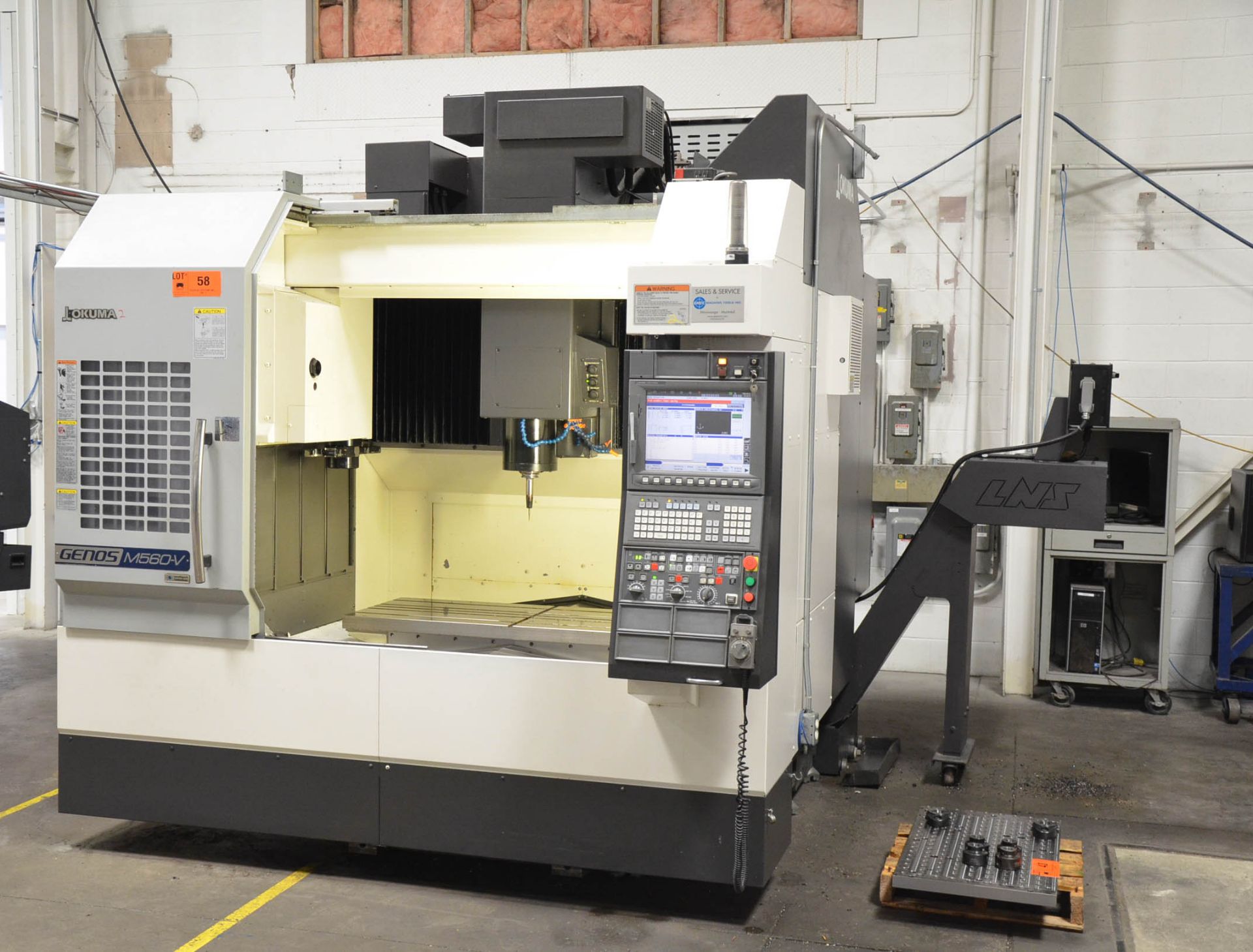 OKUMA (DEC-2014) GENOS M560-V CNC VERTICAL MACHINING CENTER WITH OKUMA OSP-P300M CNC CONTROL, 22"