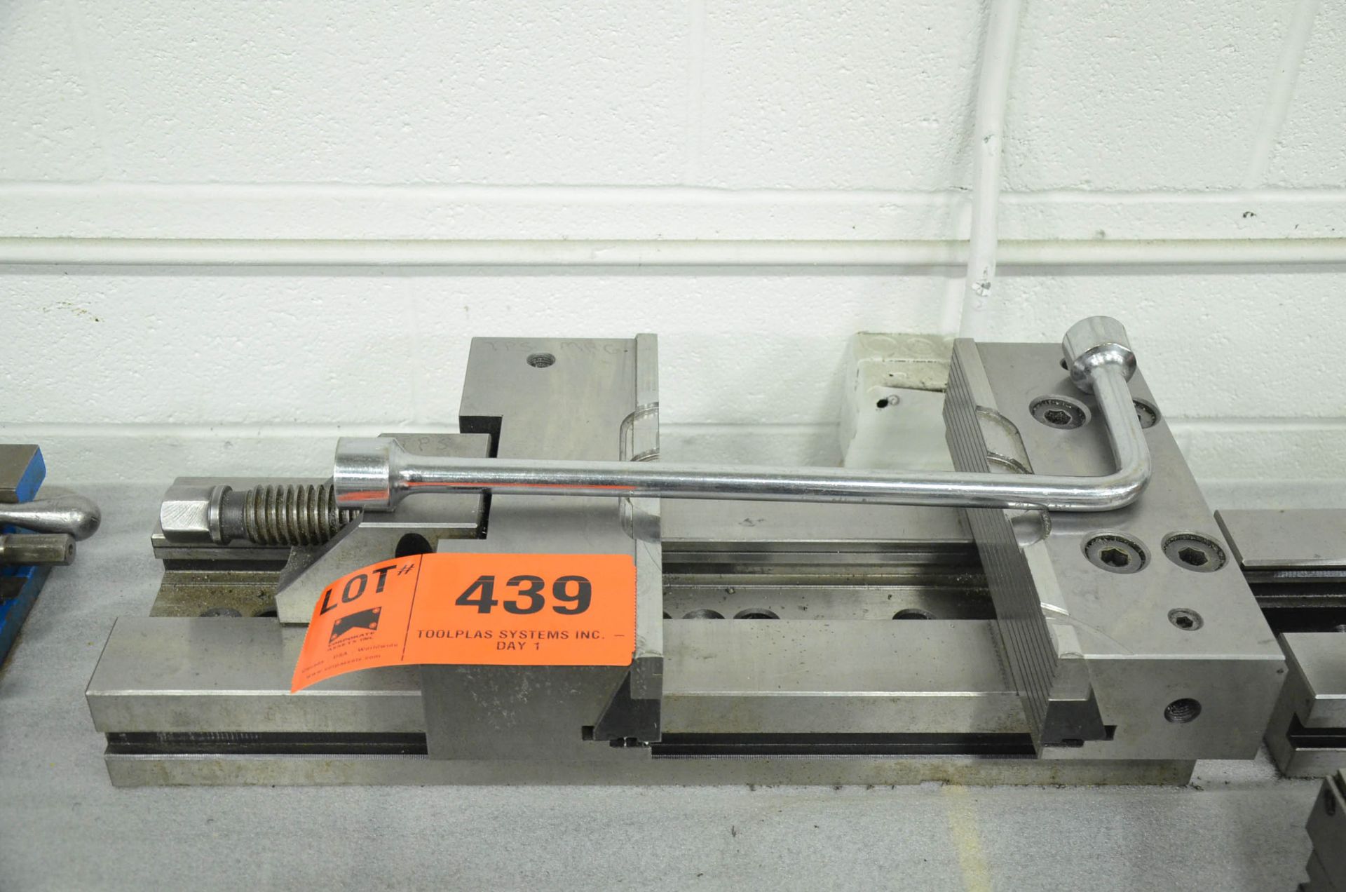 12" MACHINE VISE