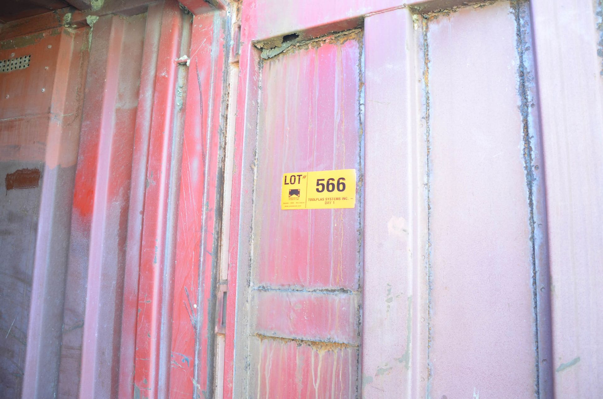 20' STORAGE SEA CONTAINER (SLIGHT DELAY DELIVERY) (CI) [RIGGING FEES FOR LOT #566 - $250 USD PLUS - Image 2 of 2