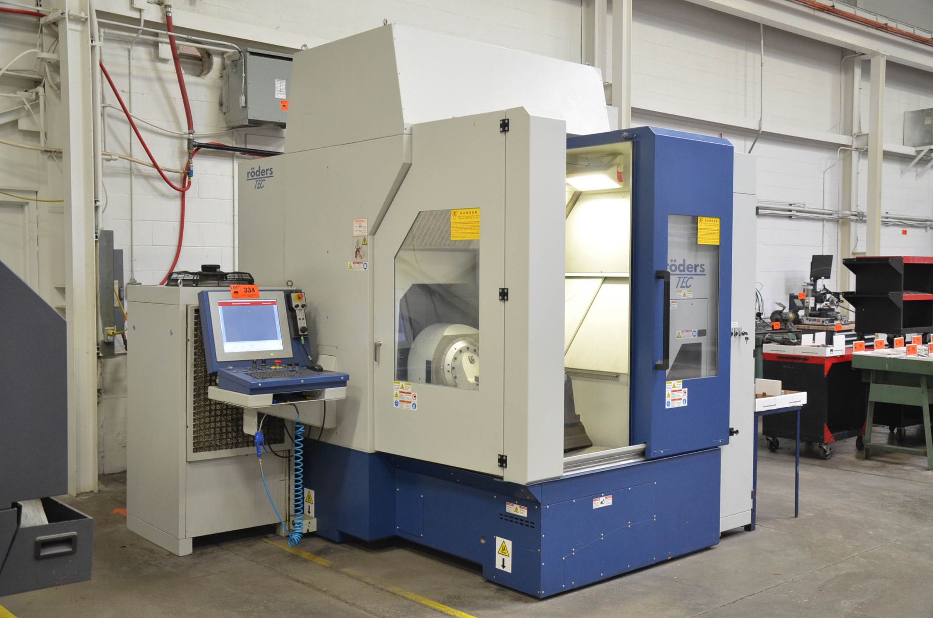 RODERS TEC (2017) RXP601DSHZ2 5-AXIS HIGH SPEED CNC MACHINING CENTER WITH ROEDERS TEC RMS6 CNC - Image 3 of 12