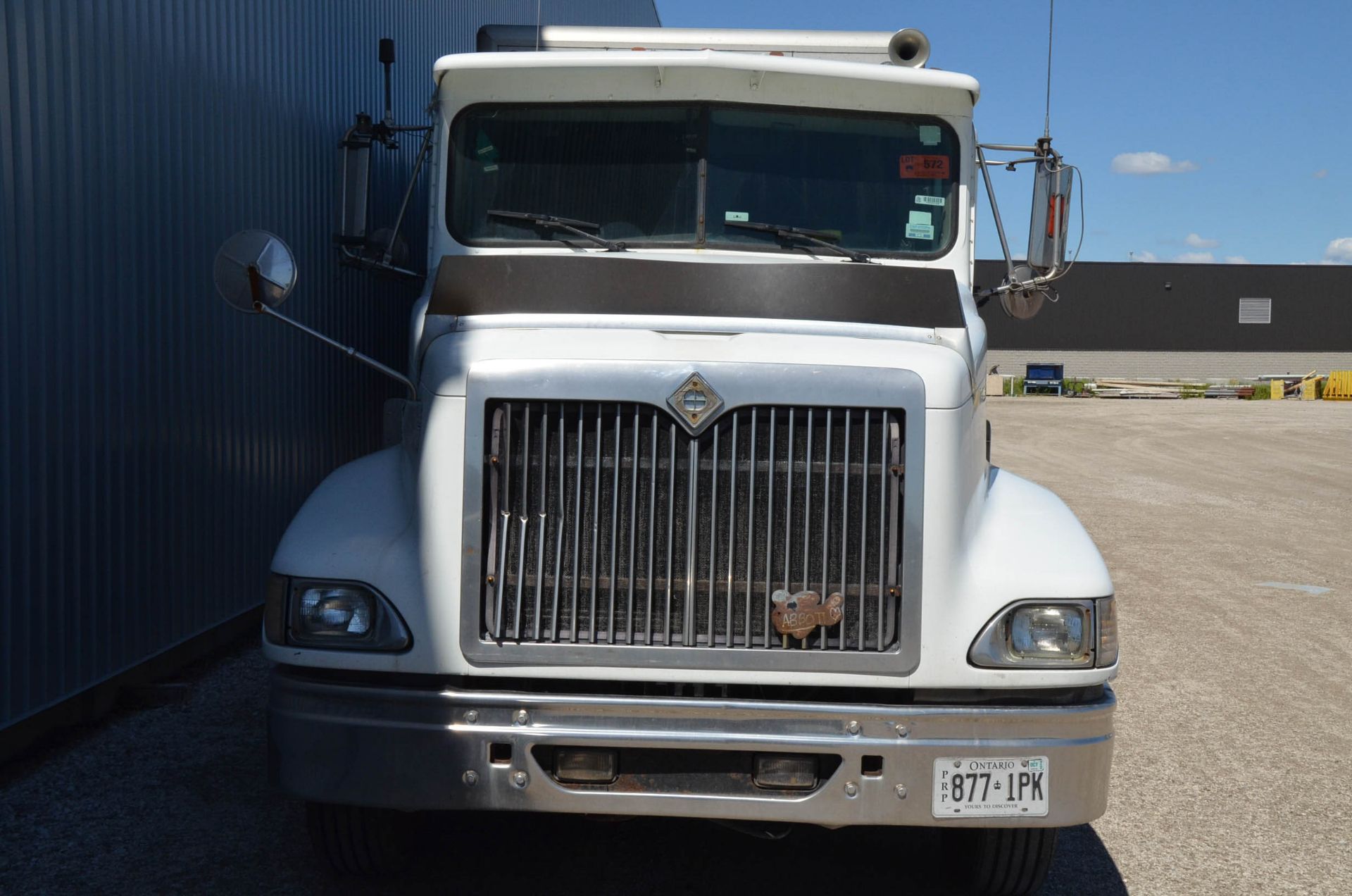 INTERNATIONAL 9200 6X4 TANDEM AXLE SEMI-TRACTOR TRUCK WITH . ENGINE, EATON-FULLER 13 SPEED MANUAL - Image 3 of 18