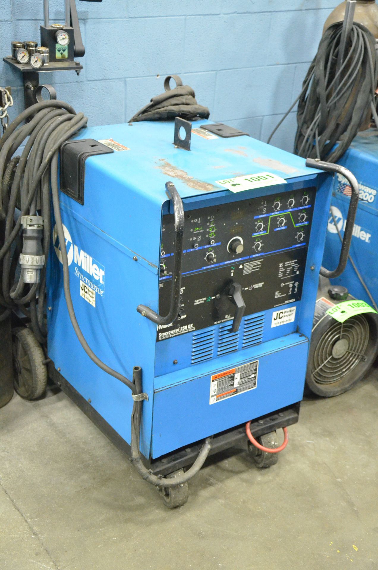 MILLER SYNCROWAVE 250 DX PORTABLE DIGITAL TIG WELDER WITH CABLES AND GUN, S/N: LB271702 (GAS - Image 3 of 4